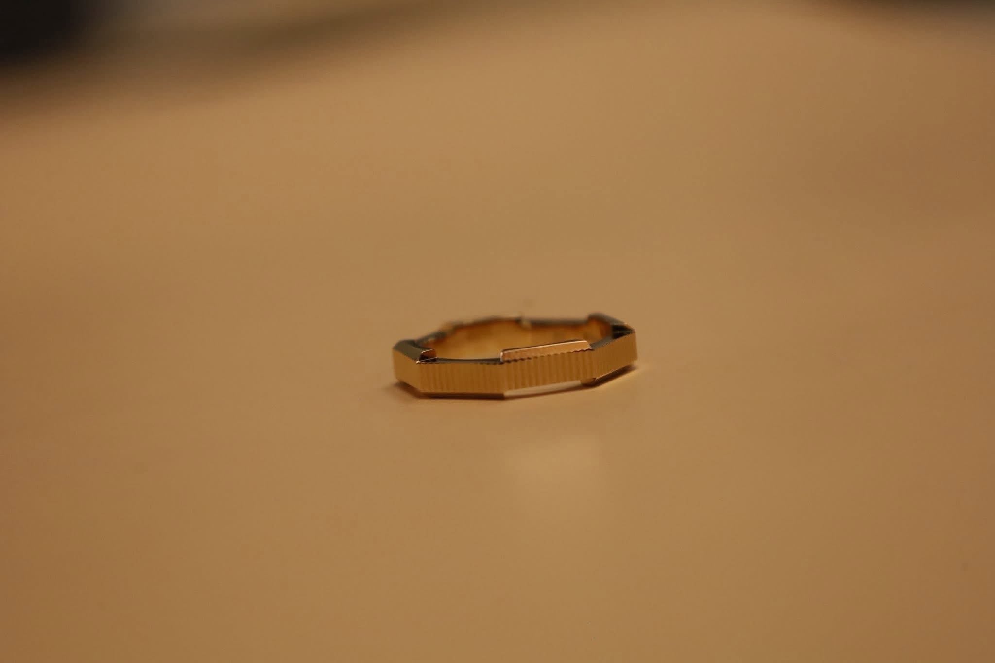 GUCCI 18K RING SIZE 12