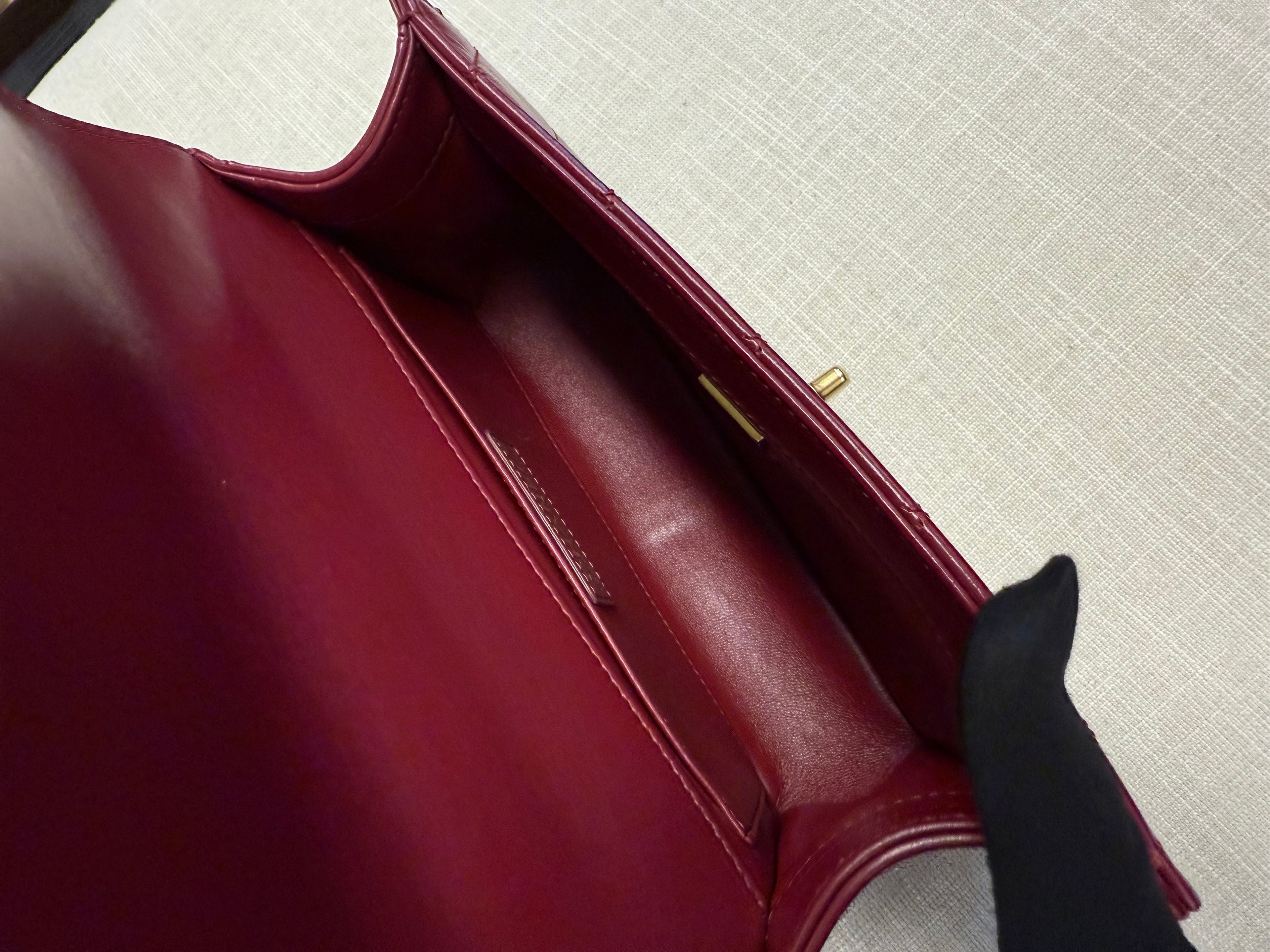 CHANEL 21A MEDIUM GOLD CRUSH FLAP BAG CALFSKIN BURGUNDY GHW 134887426