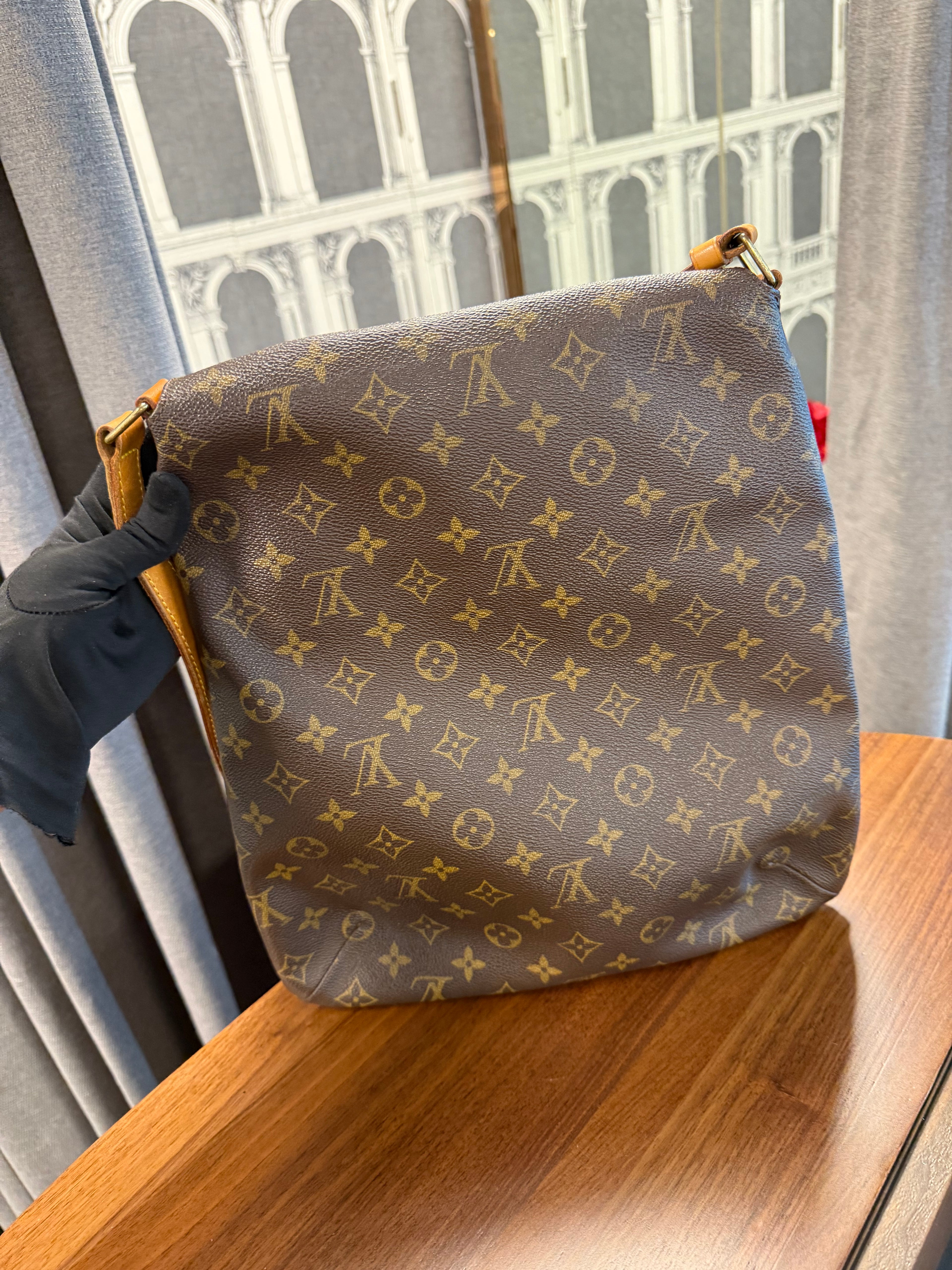 LOUIS VUITTON MUSETTE MESSENGER BAG