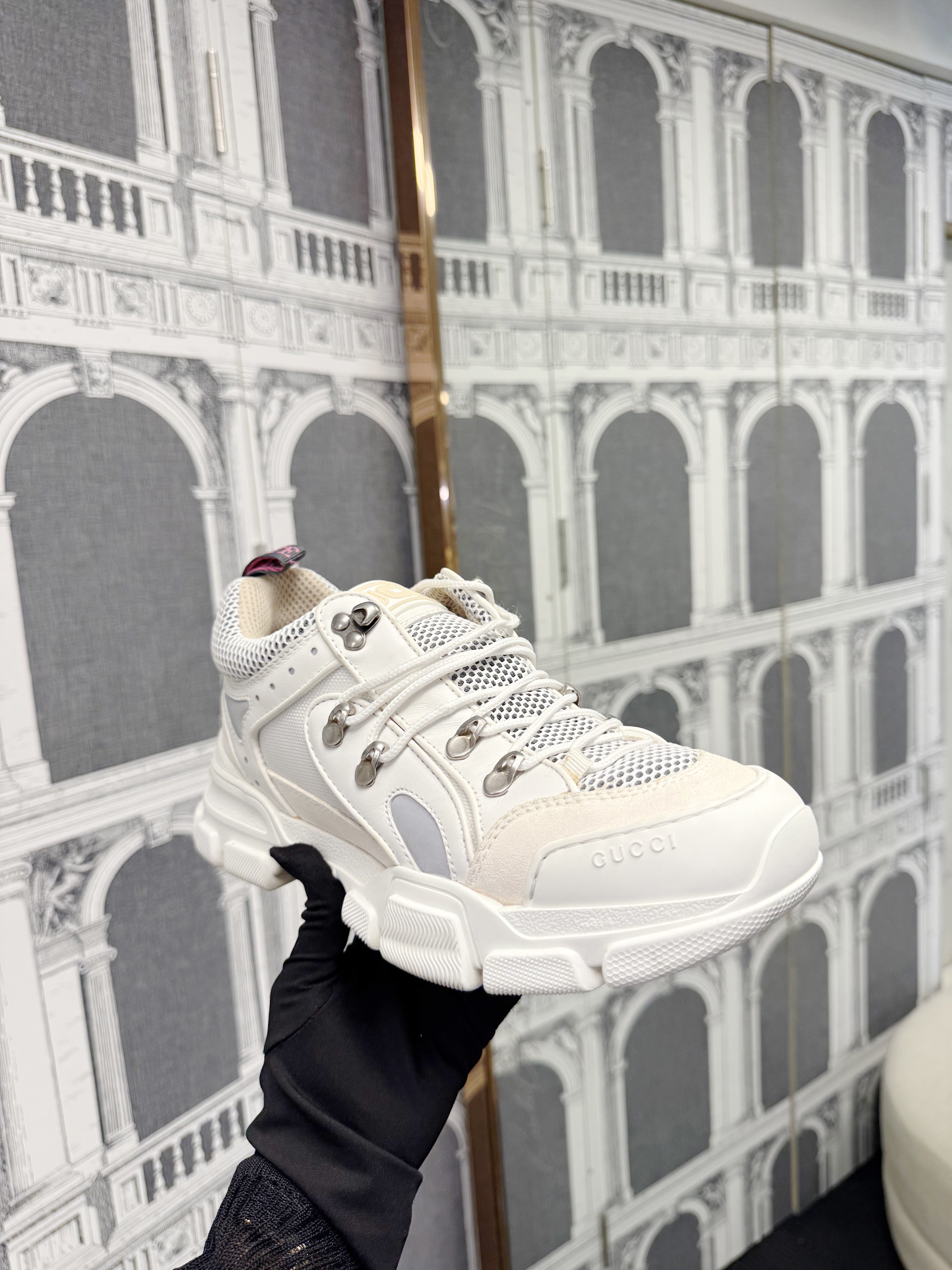 GUCCI FLASHTREK WHITE SHOES SIZE 6