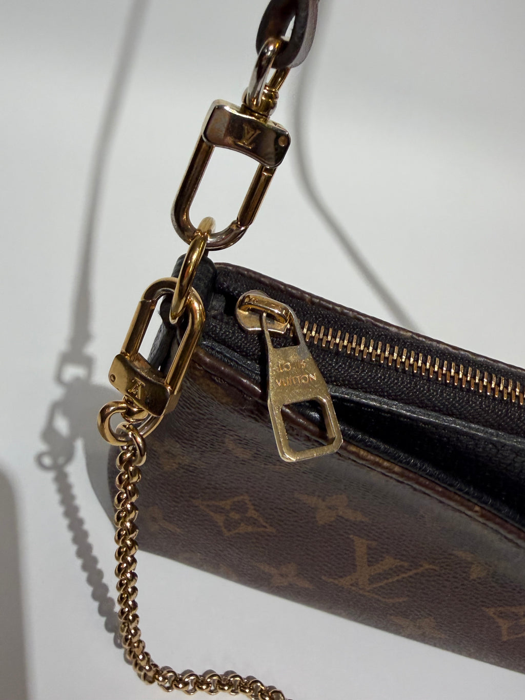 LOUIS VUITTON PALLAS MONOGRAM /NOIR CLUTCH  2