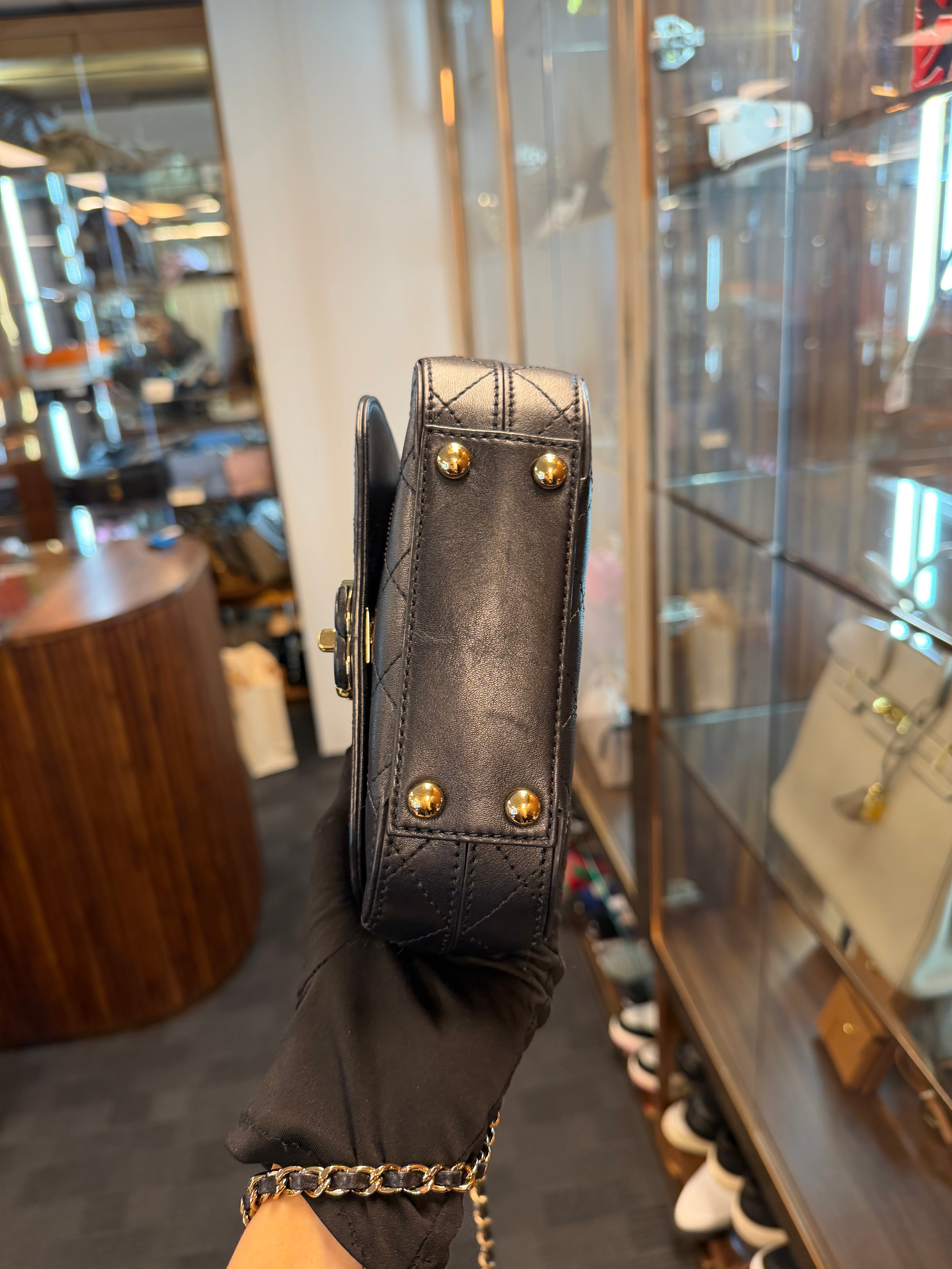 COVERED MATELASSE SMALL FLAP CLOSURE CHAIN CALFSKIN