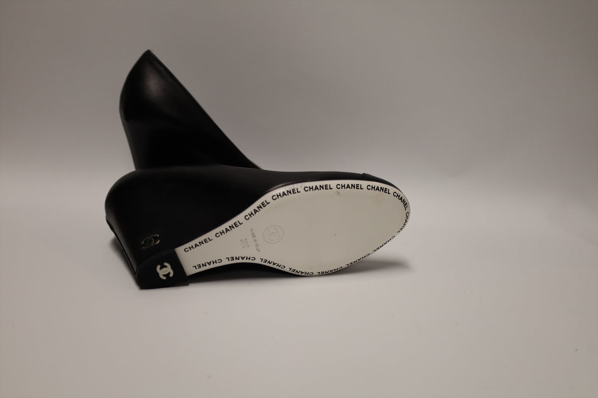 CHANEL BLACK LAMBSKIN WEDGES 38C