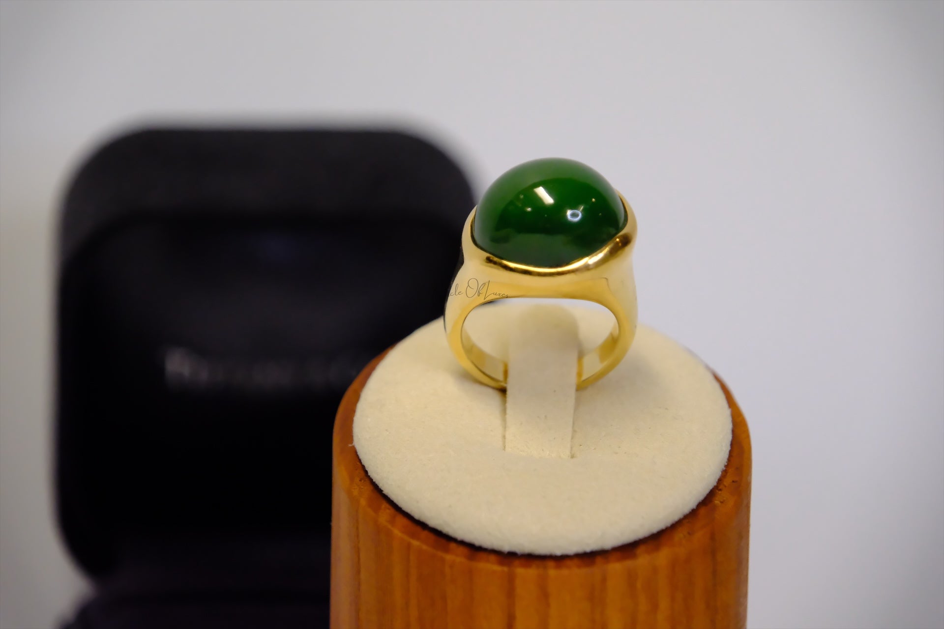 Rare TFN X Elsa Peretti™ Cabochon Ring
in Yellow Gold with Green Nephrite Jade