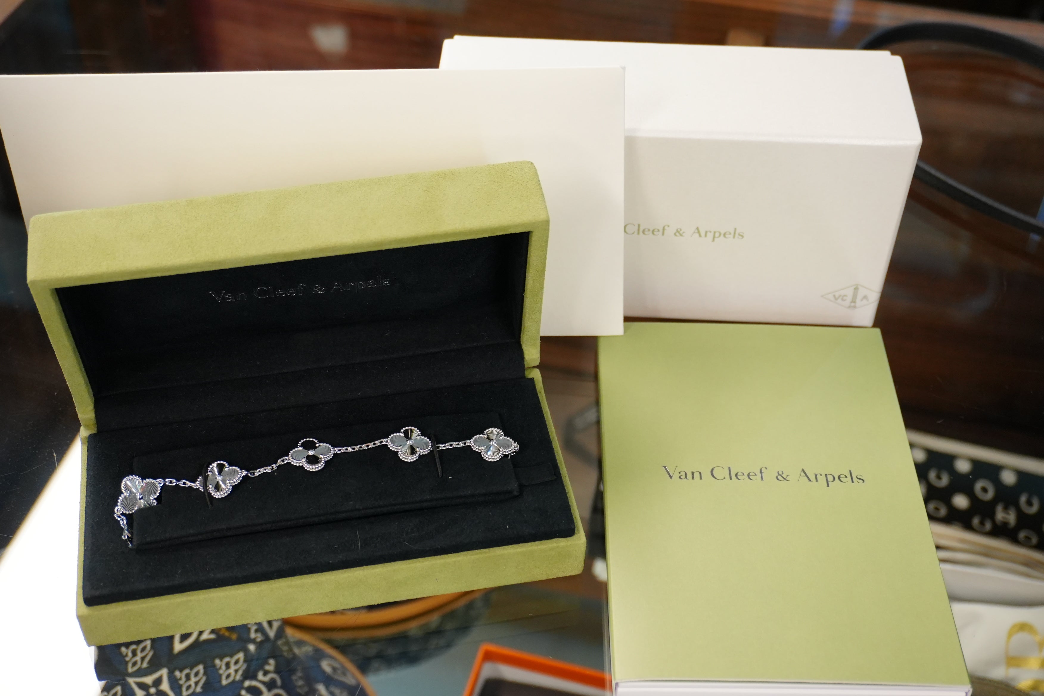 VANCLEEF & ARPELS 5 MOTIF WHITE GOLD