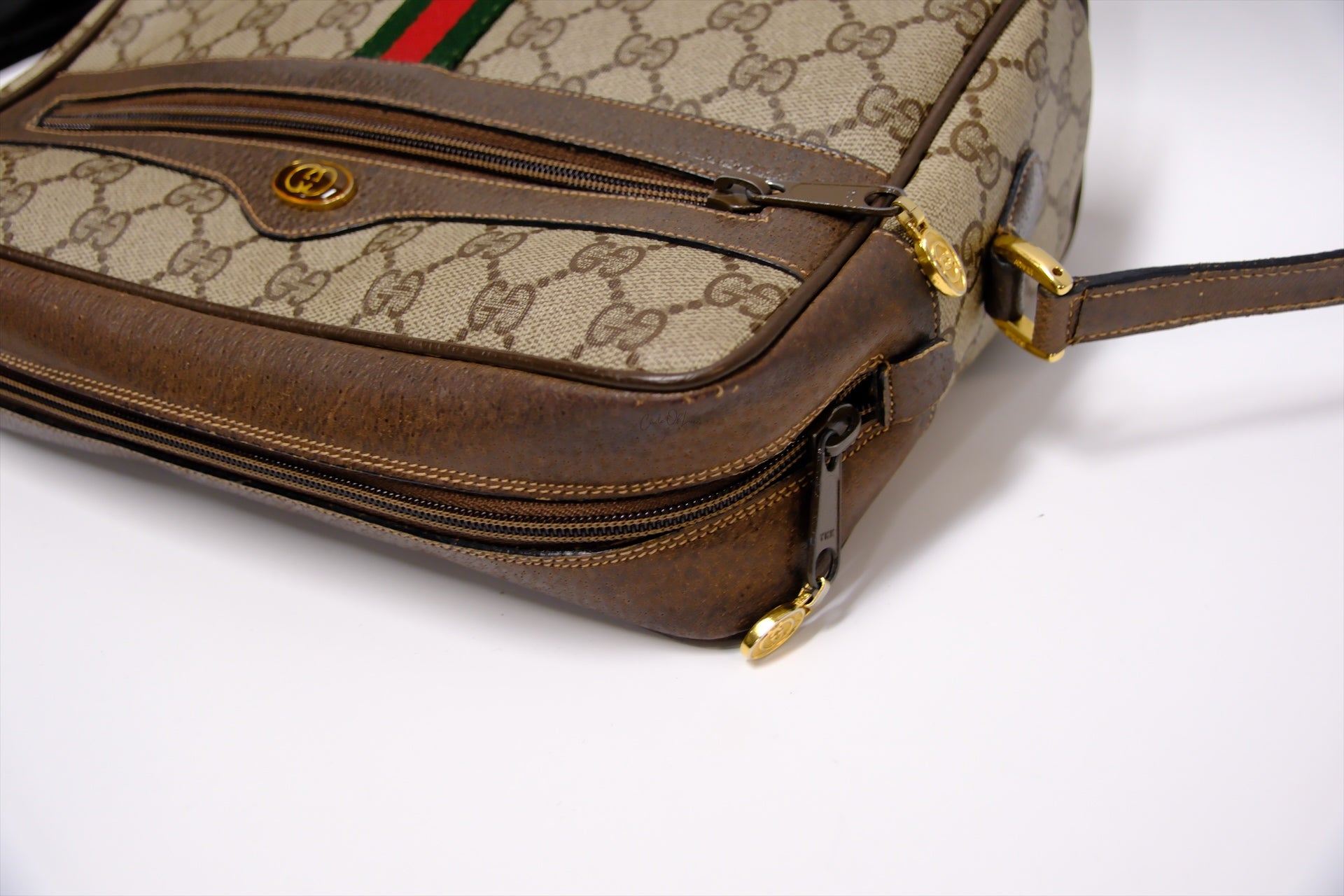 GUCCI VINTAGE CAMERA CANVAS BAG