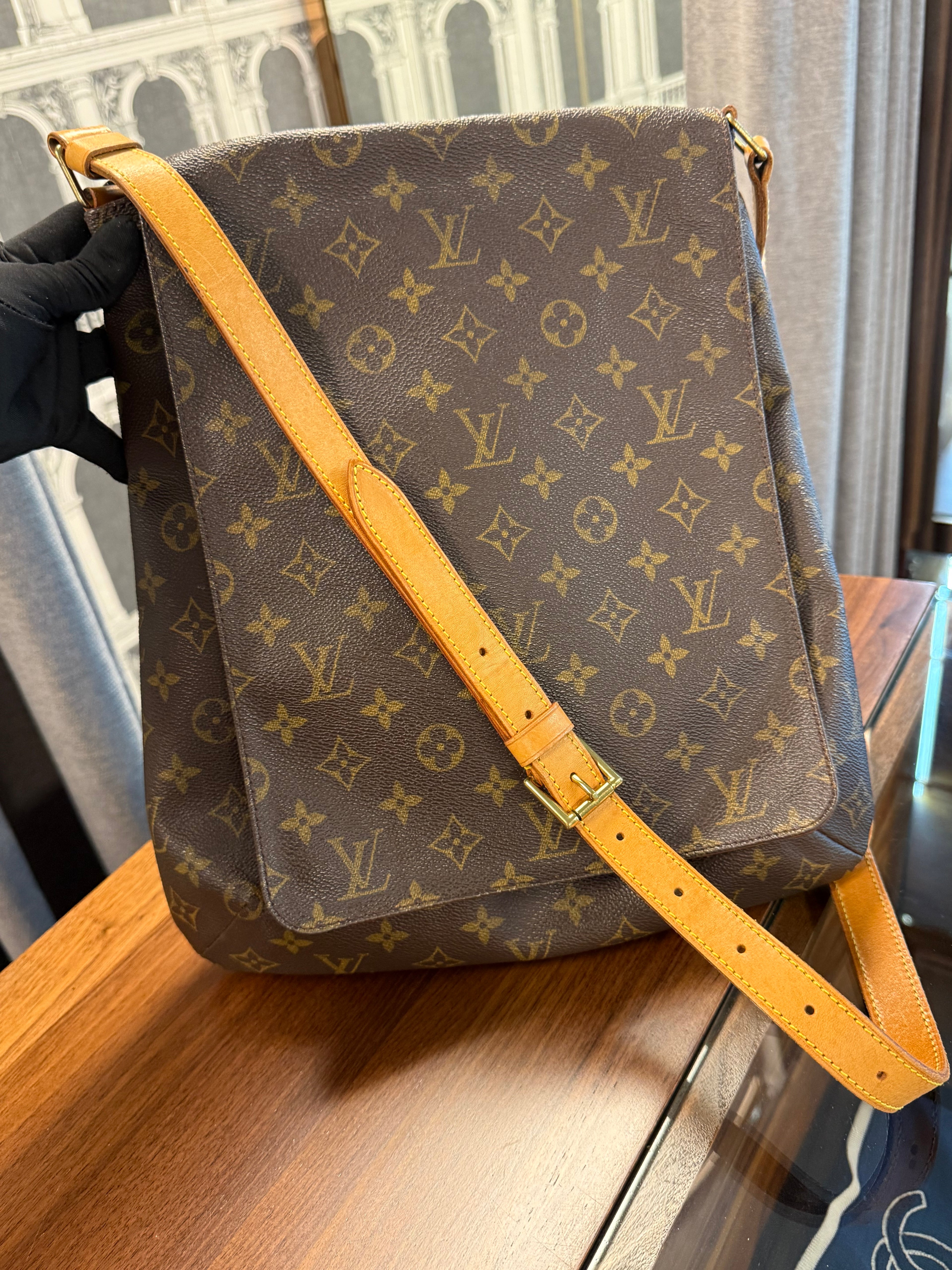 LOUIS VUITTON MUSETTE MESSENGER BAG