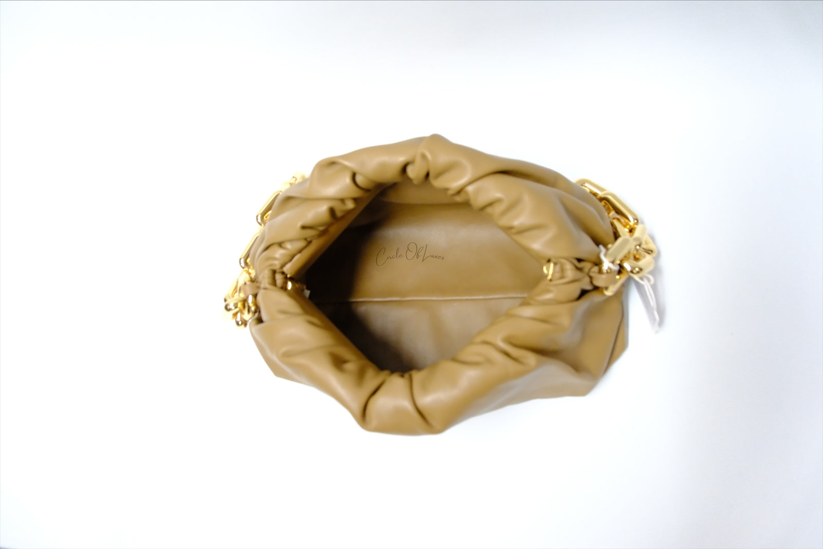 BOTTEVEGA CHAIN POUCH CARAMEL LEATHER BAG