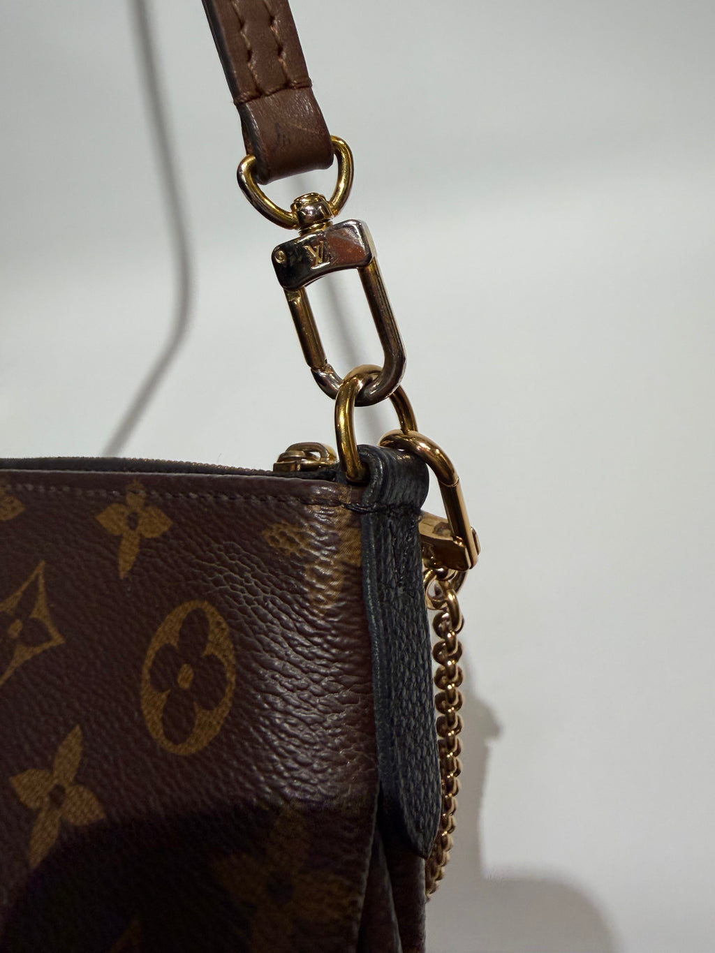 LOUIS VUITTON PALLAS MONOGRAM /NOIR CLUTCH  2
