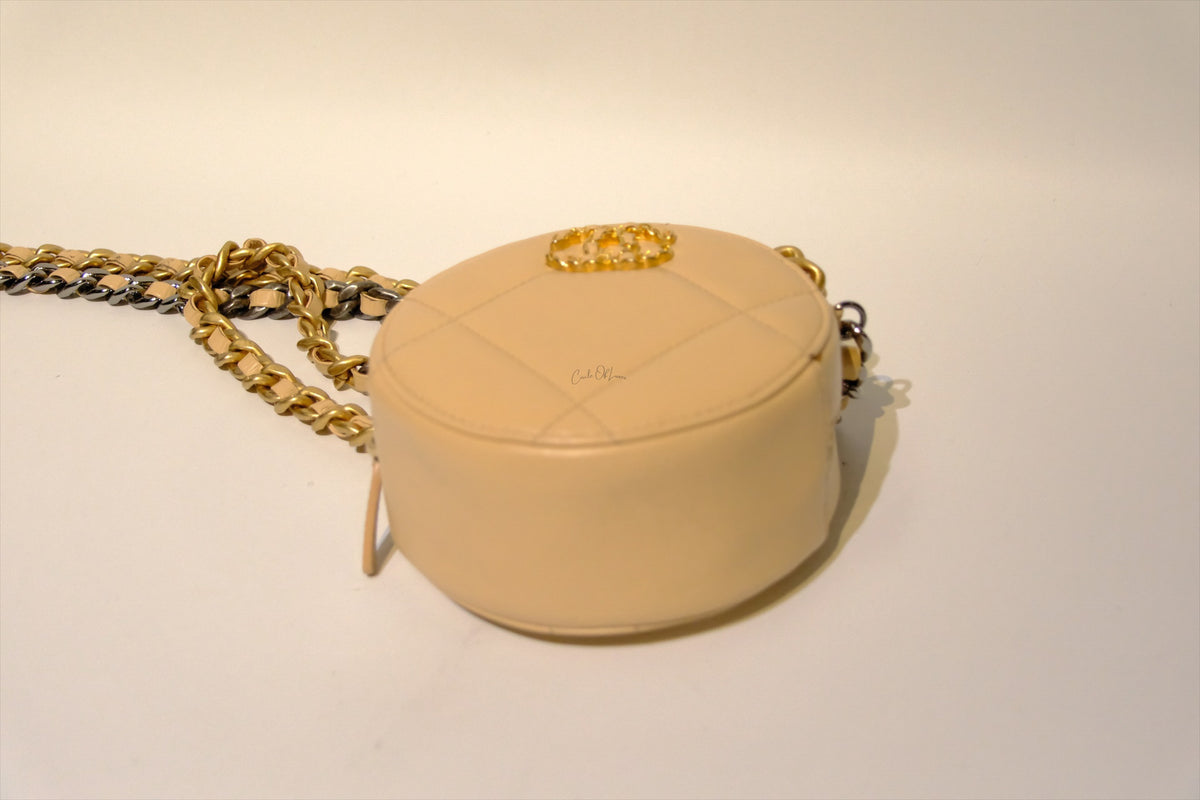 CHANEL 19 ROUND CLUTCH WITH CHAIN