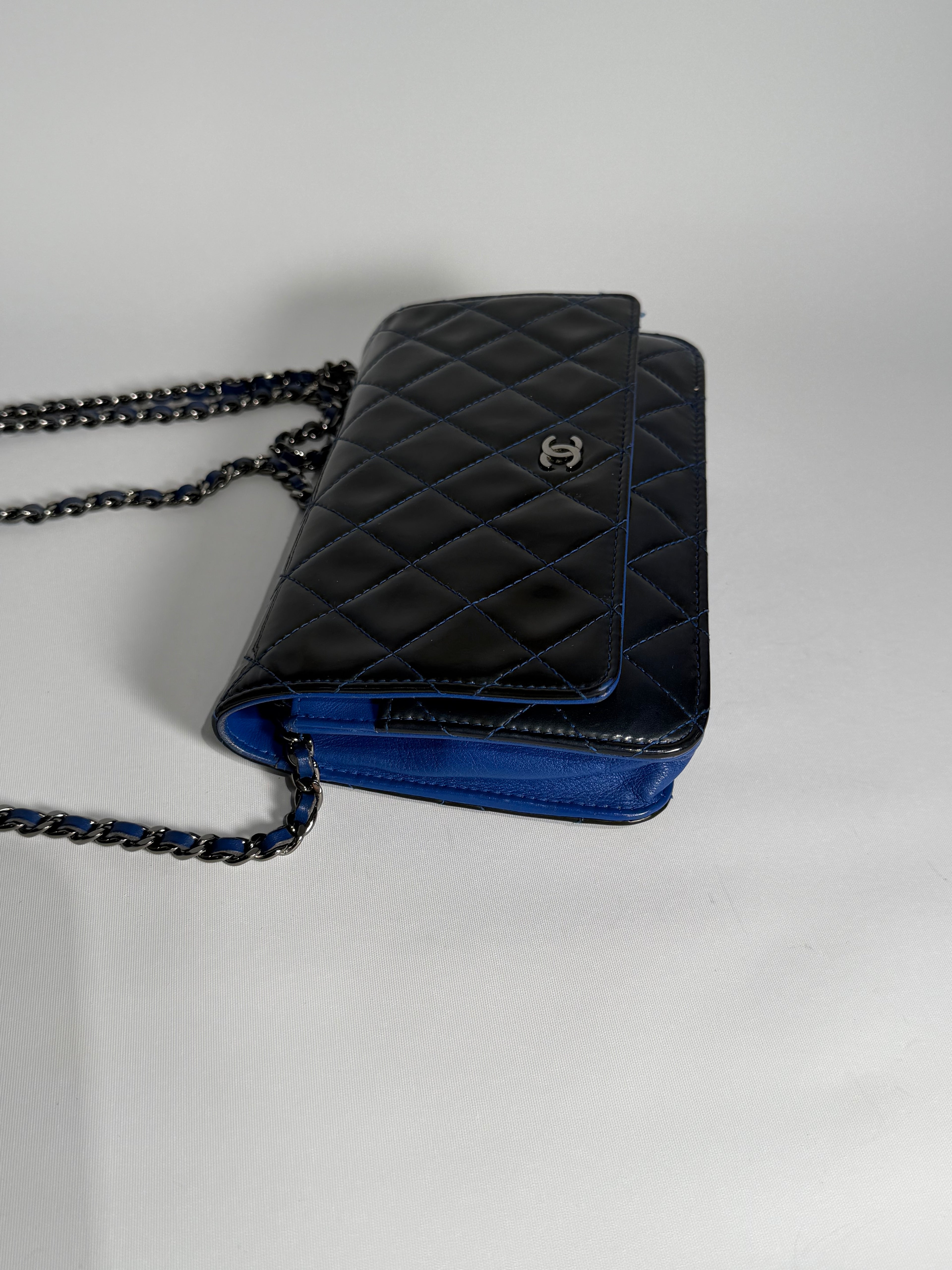 CHANEL WALLET ON CHAIN BLUE /GREEN PATTERN SHW