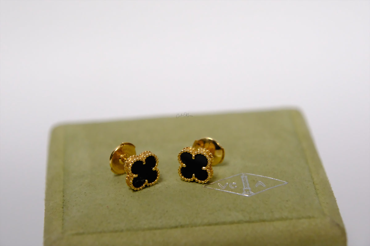 VANCLEEF & APRELS SWEET ONYX 18k YELLOW GOLD EARRING STUD