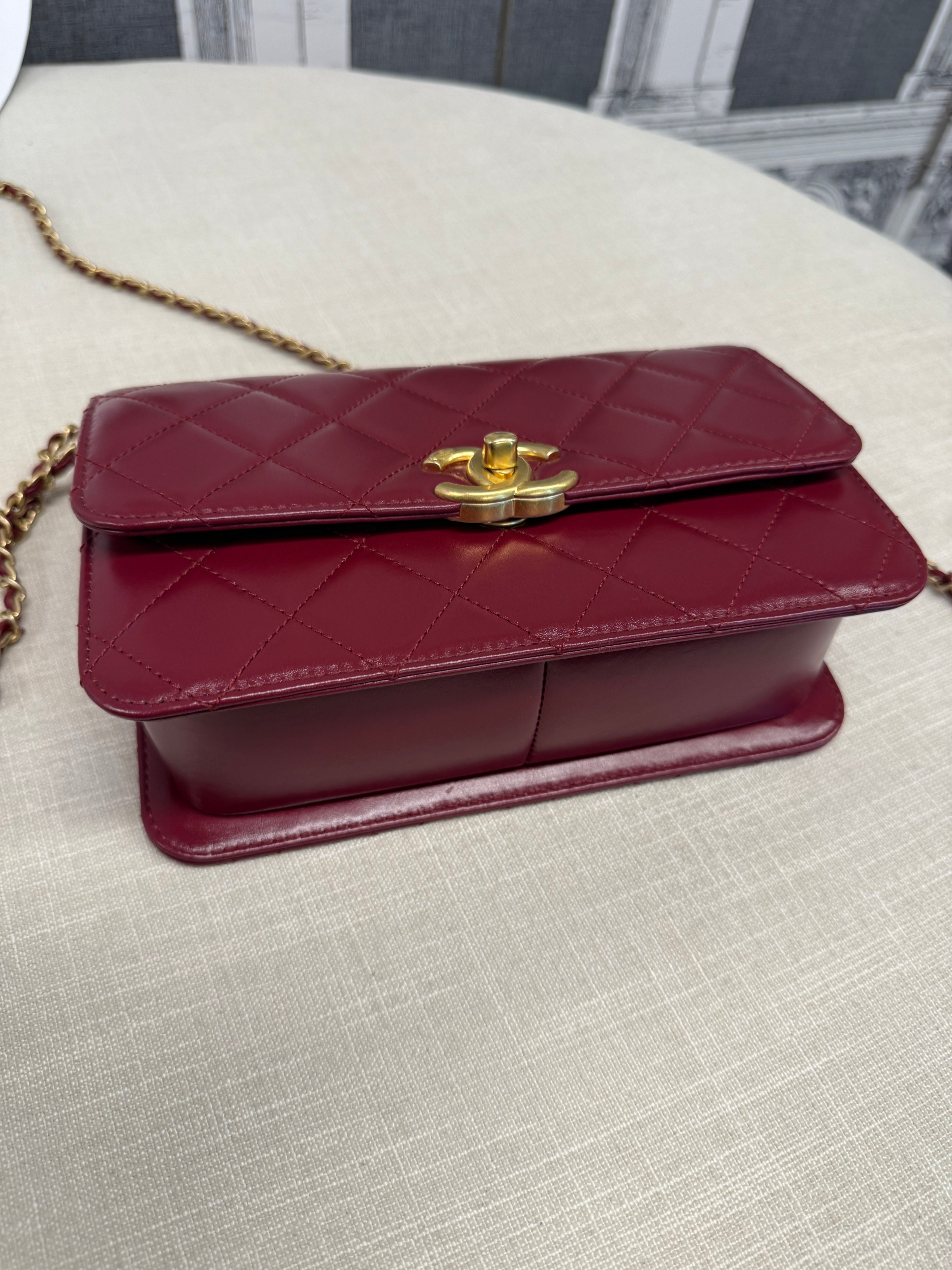 CHANEL 21A MEDIUM GOLD CRUSH FLAP BAG CALFSKIN BURGUNDY GHW 134887426