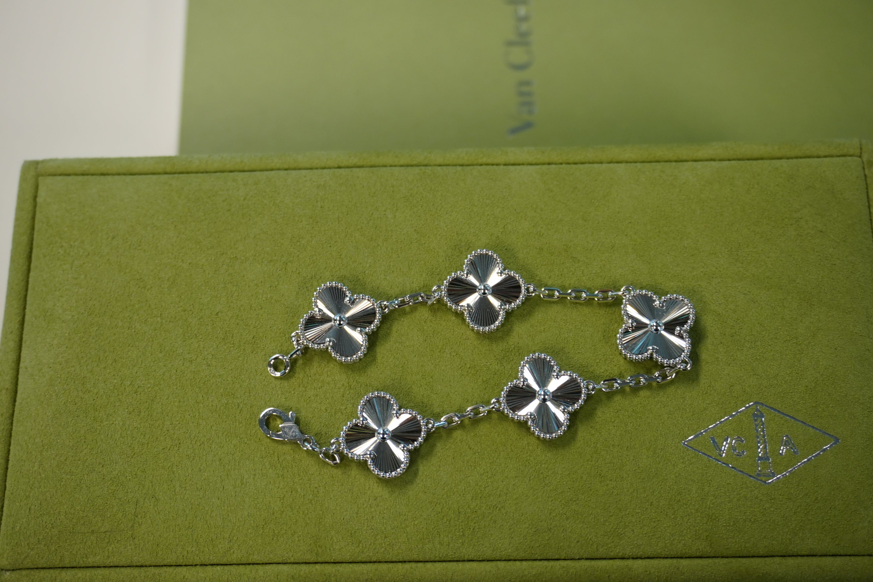 VANCLEEF & ARPELS 5 MOTIF WHITE GOLD