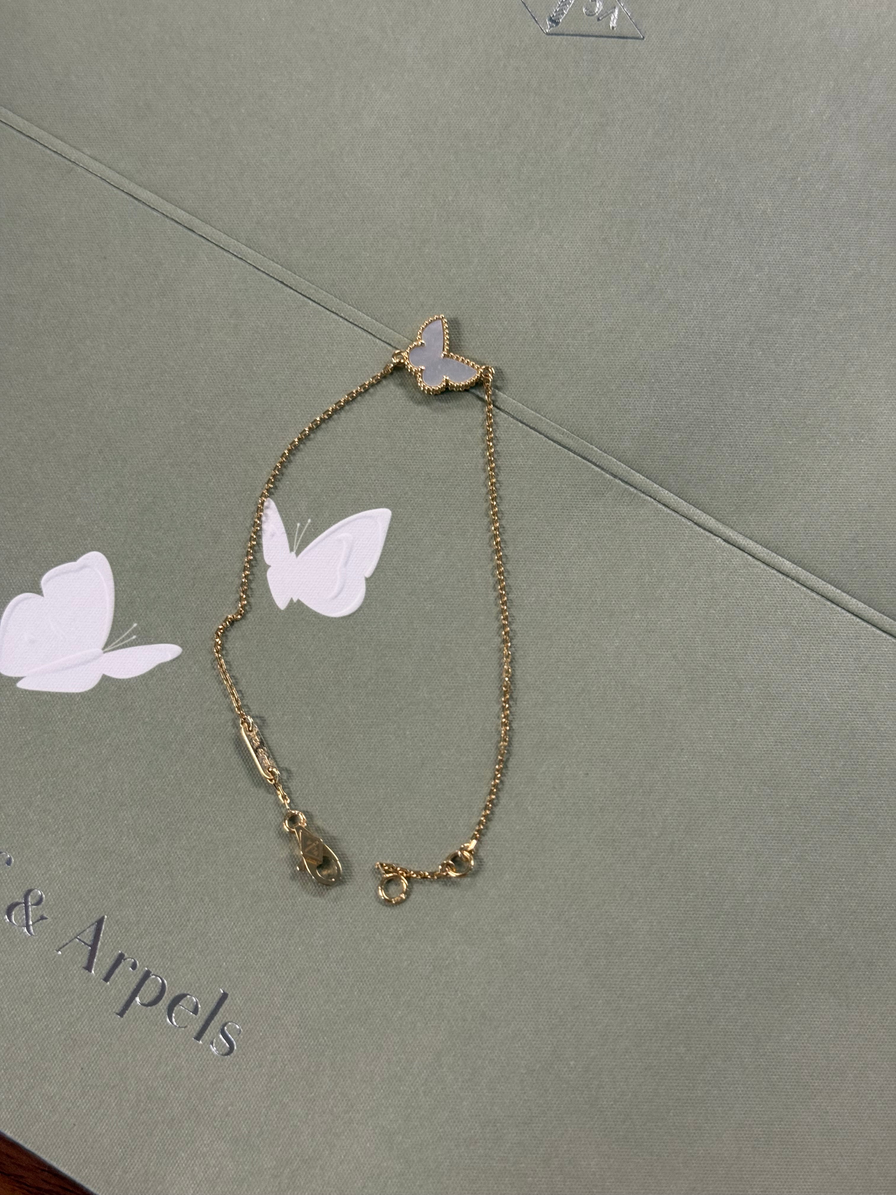 VAN CLEEF & ARPELS BUTTER FLY SWEET MOP YG