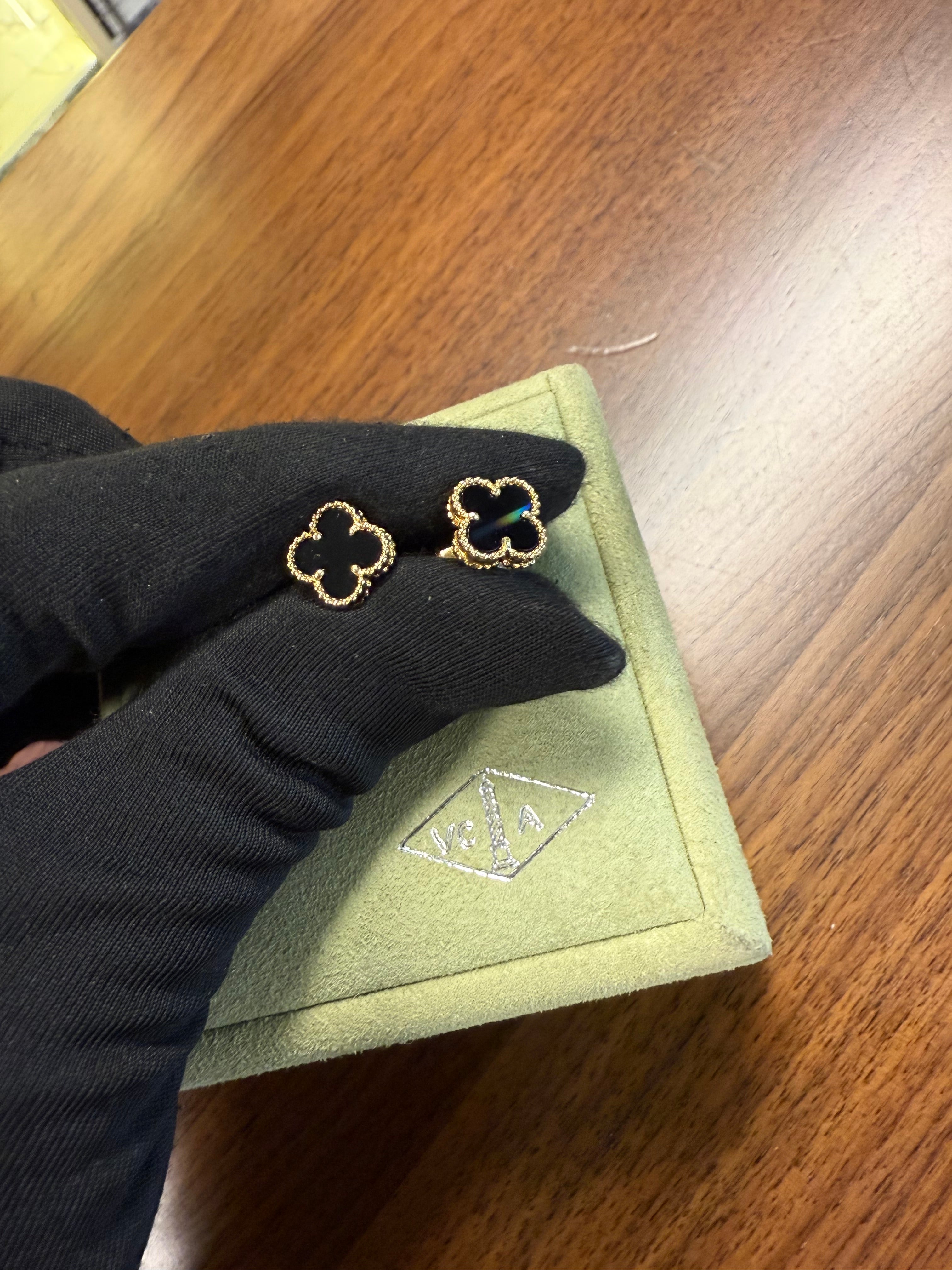 VANCLEEF & ARPELS   SWEET ALHAMBRA ONYX EAR STUD  GHW