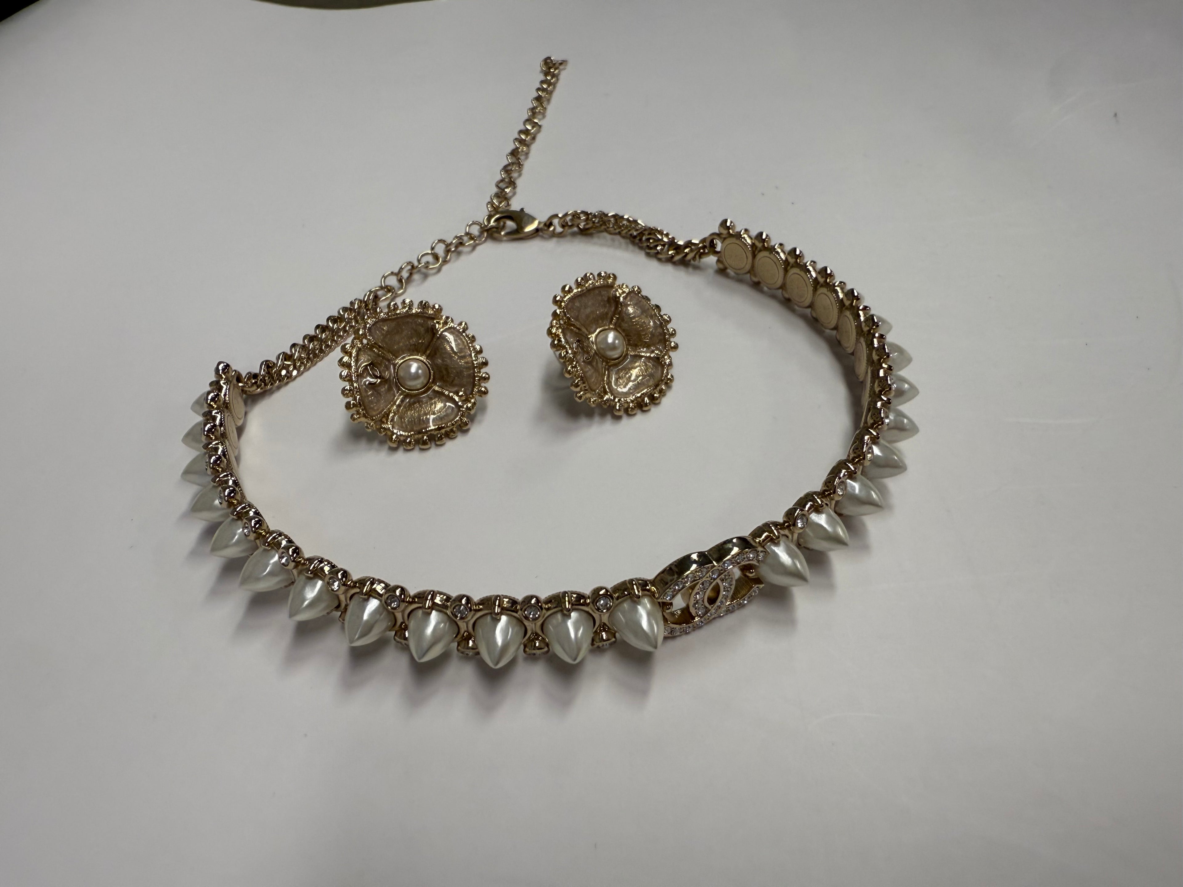 CHANEL COCO MARK A22C CHOKER  PEARL CHAMPAGNE GOLD