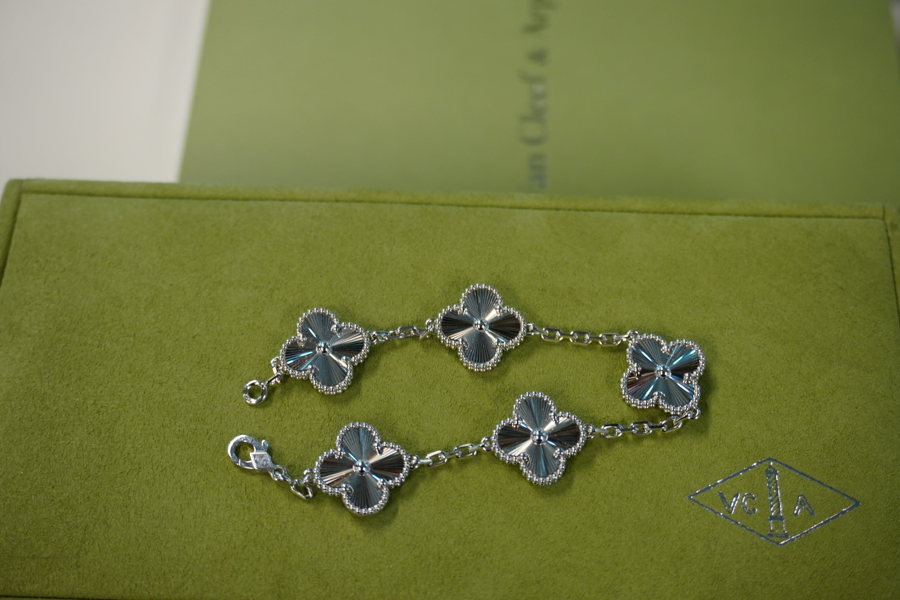 VANCLEEF & ARPELS 5 MOTIF WHITE GOLD