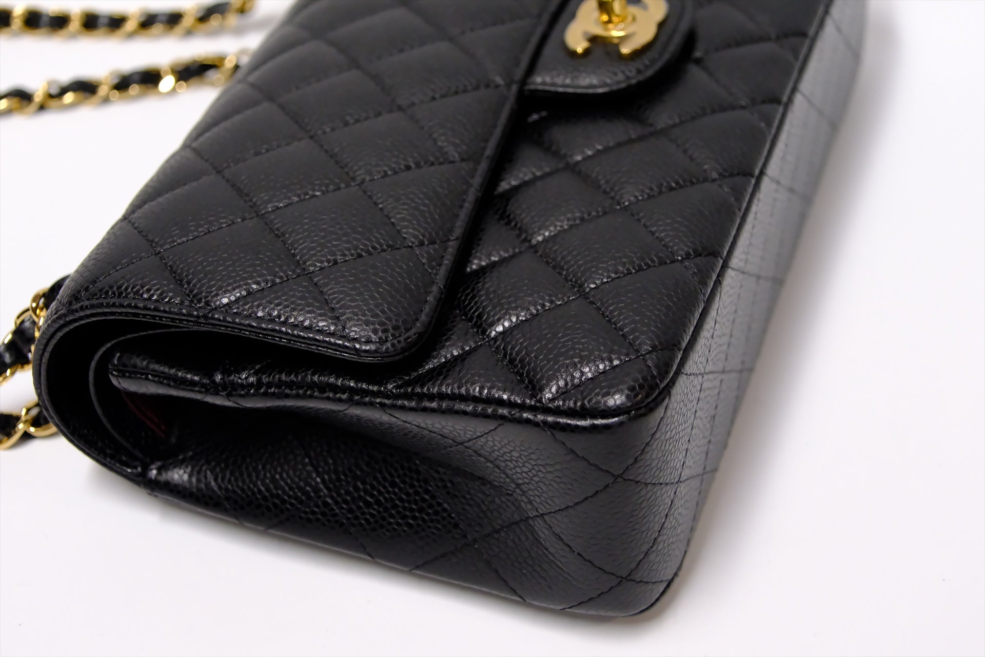 CHANEL MEDIUM CAVIAR CLASSIC FLAP BLACK GHW