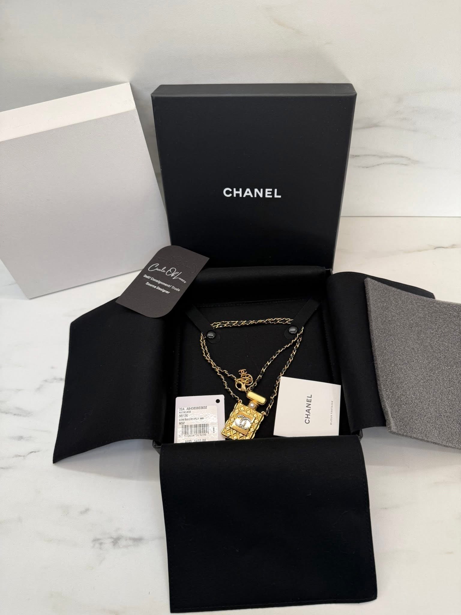 20A PEFURME NECKLACE