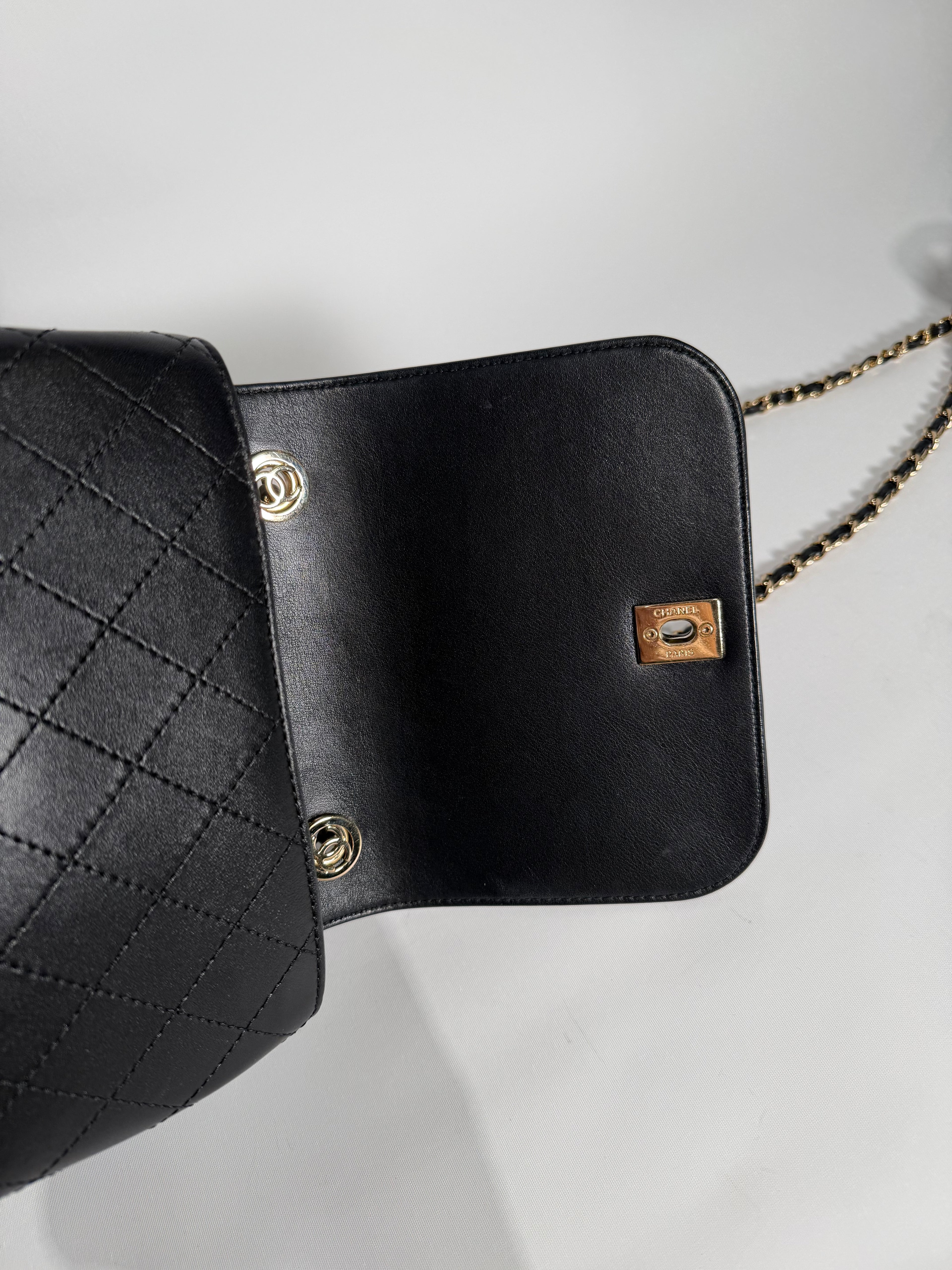 COVERED MATELASSE SMALL FLAP CLOSURE CHAIN CALFSKIN