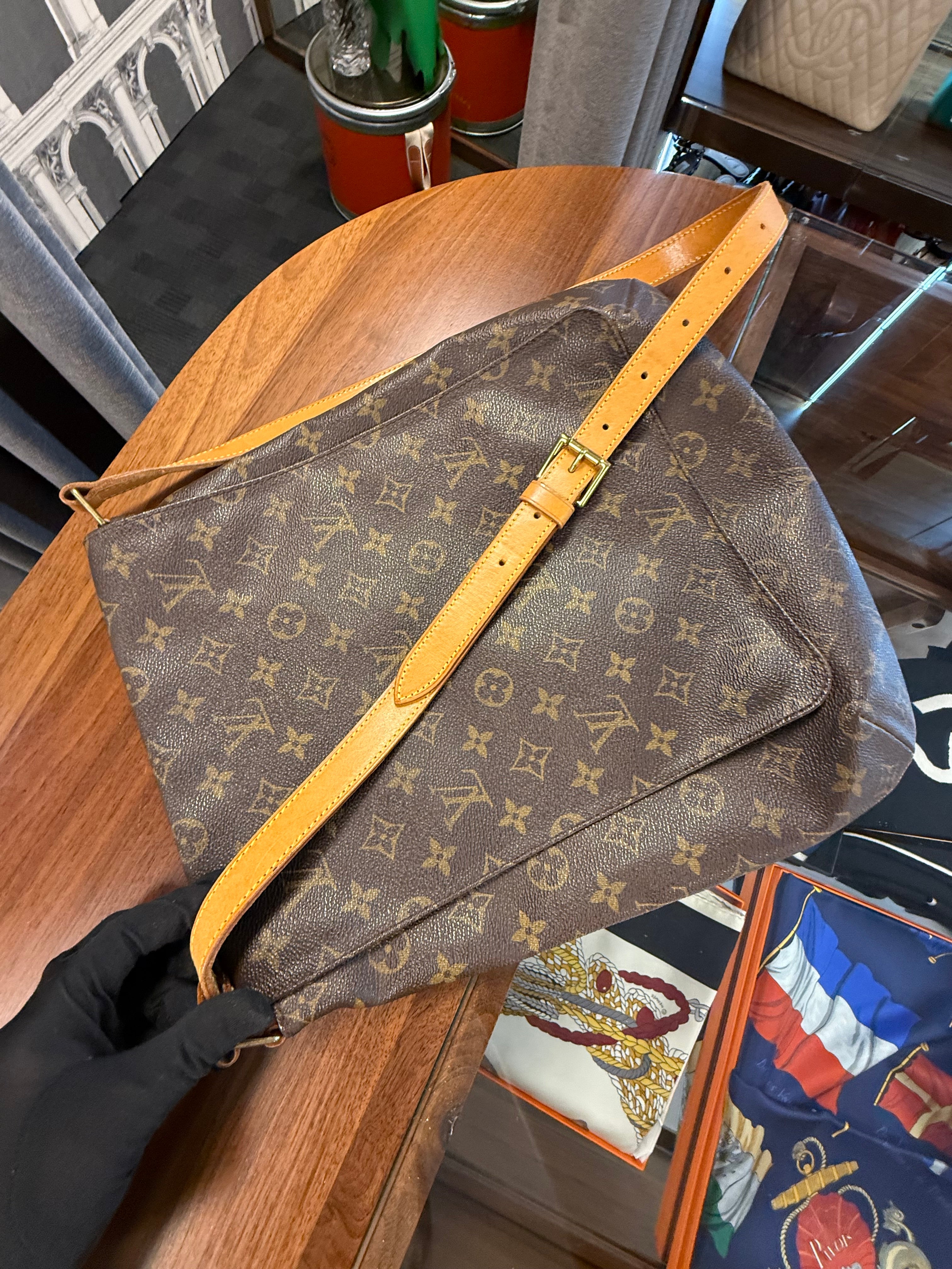 LOUIS VUITTON MUSETTE MESSENGER BAG