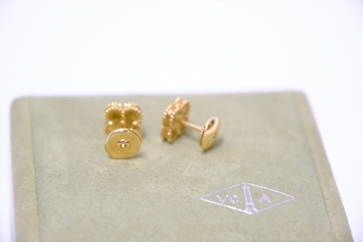 VANCLEEF & APRELS SWEET ONYX 18k YELLOW GOLD EARRING STUD