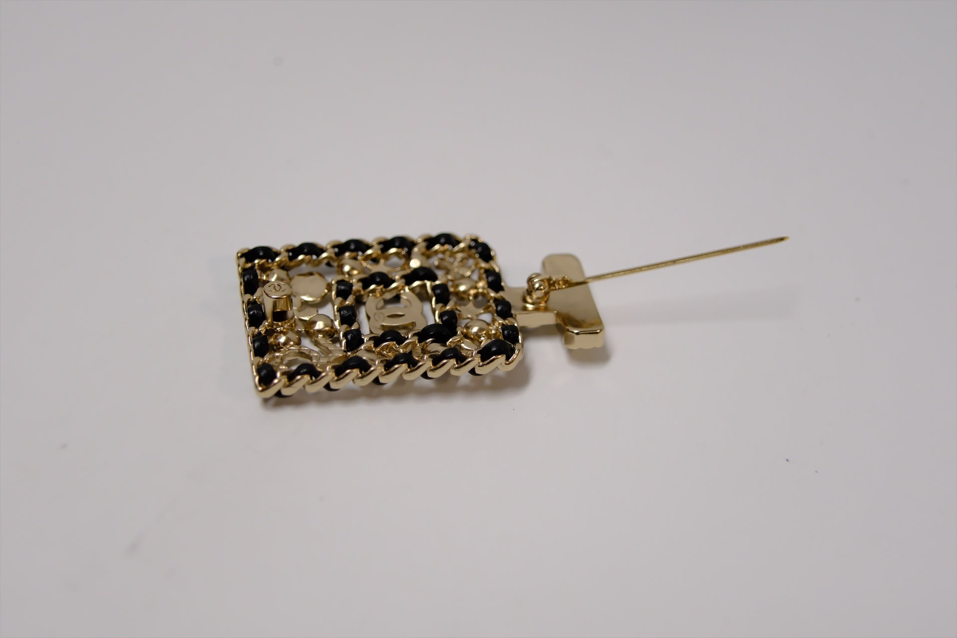 CHANEL PEFURME BOTTLE BROOCH METAL,PEARL,CRYSTAL