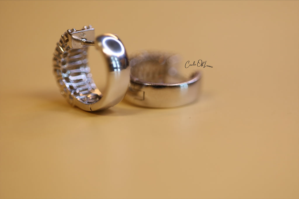 18ct WHITE GOLD CLAW SET ROUND BRILLIANT & BAGUETTE DIAMONDS EARRING