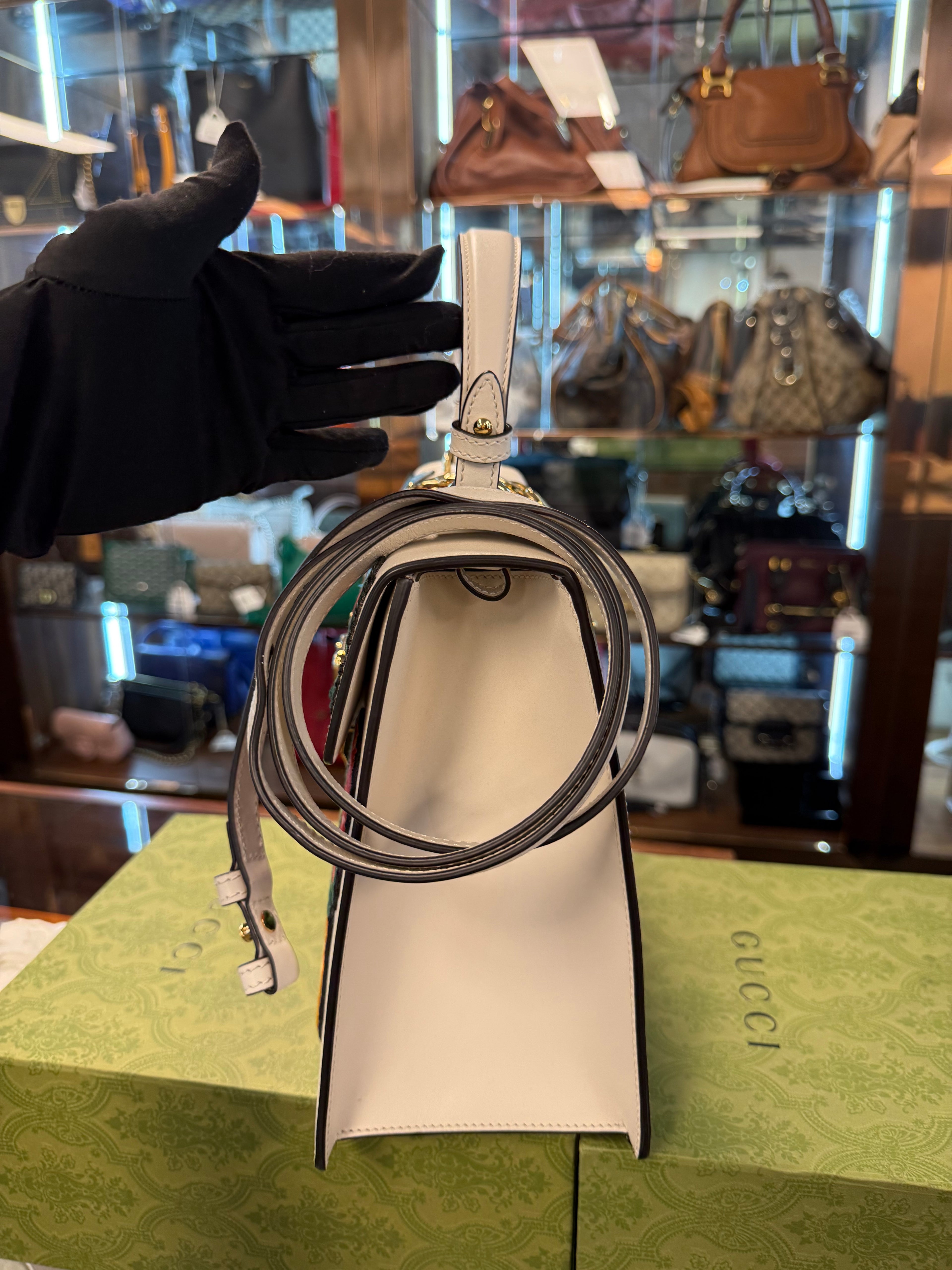 WHITE CLASKIN FLORAL EMBROIRED M TOP HANDLE