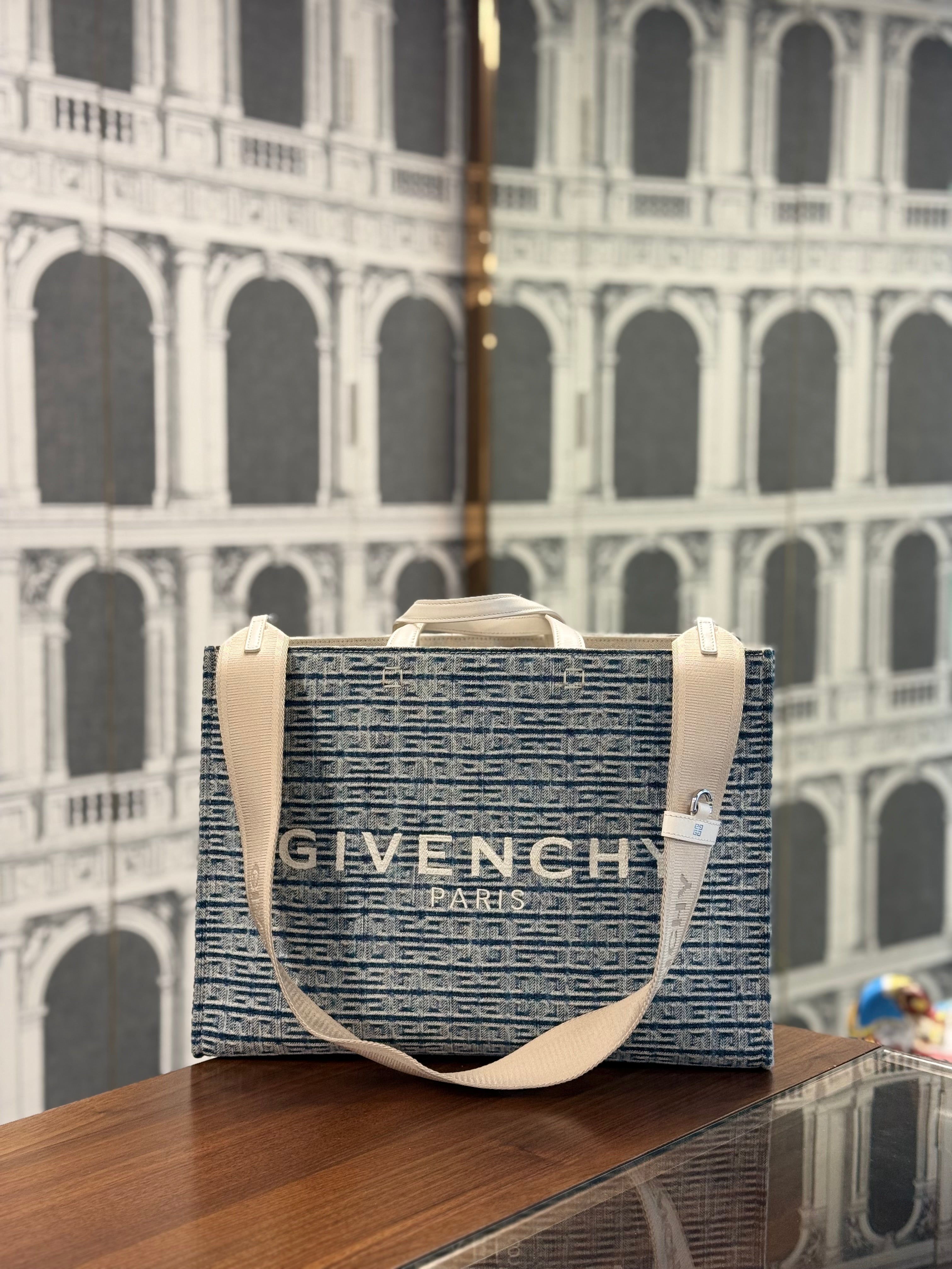 GIVENCHY TOTE MEDIUM CANVAS