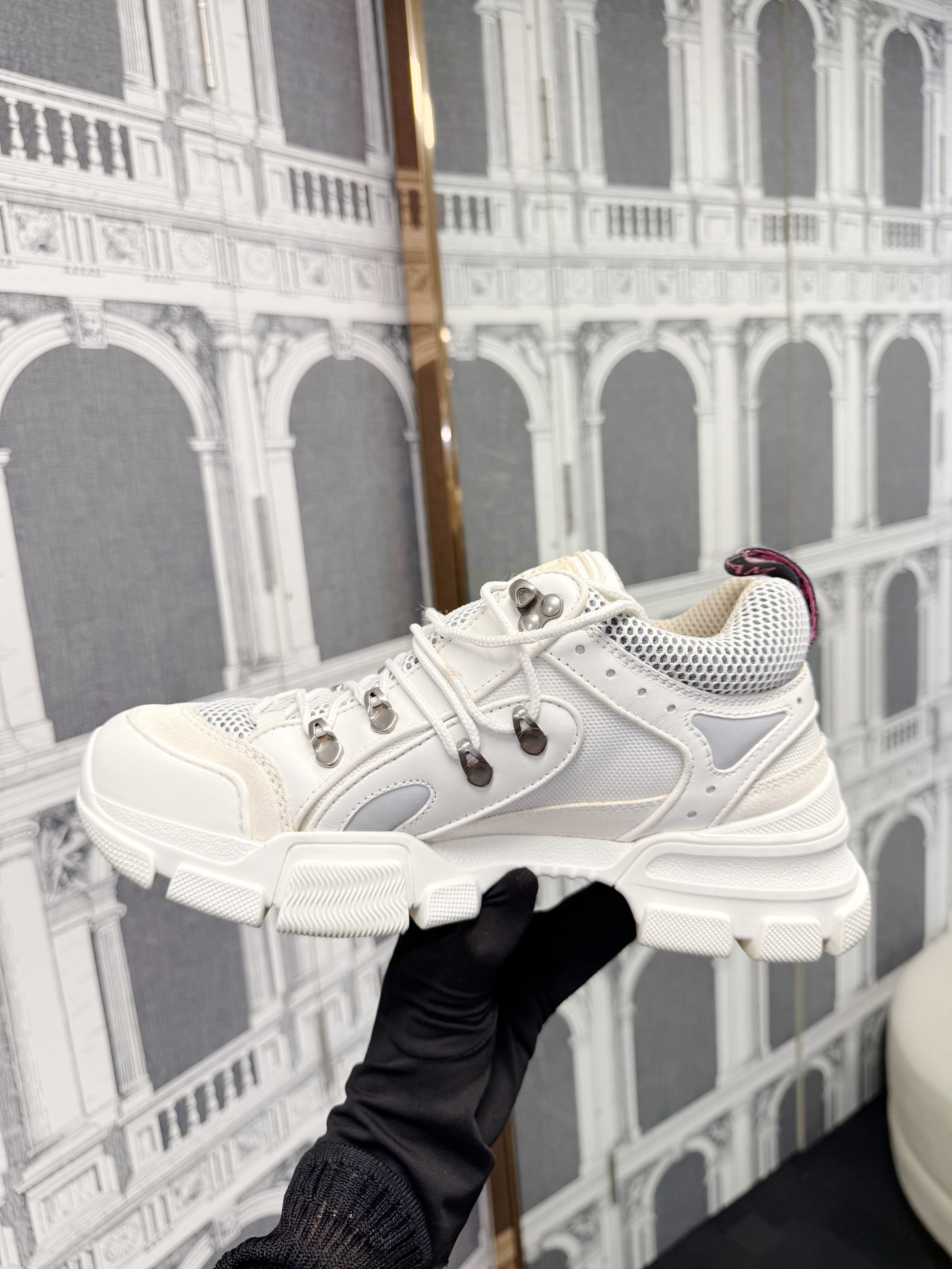 GUCCI FLASHTREK WHITE SHOES SIZE 6