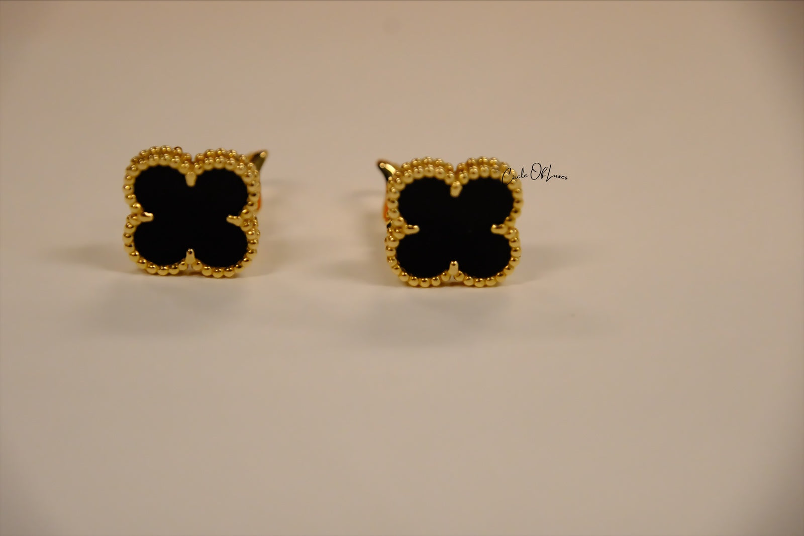 VANCLEEF & ARPELS ONYX VINTAGE EARRING GHW