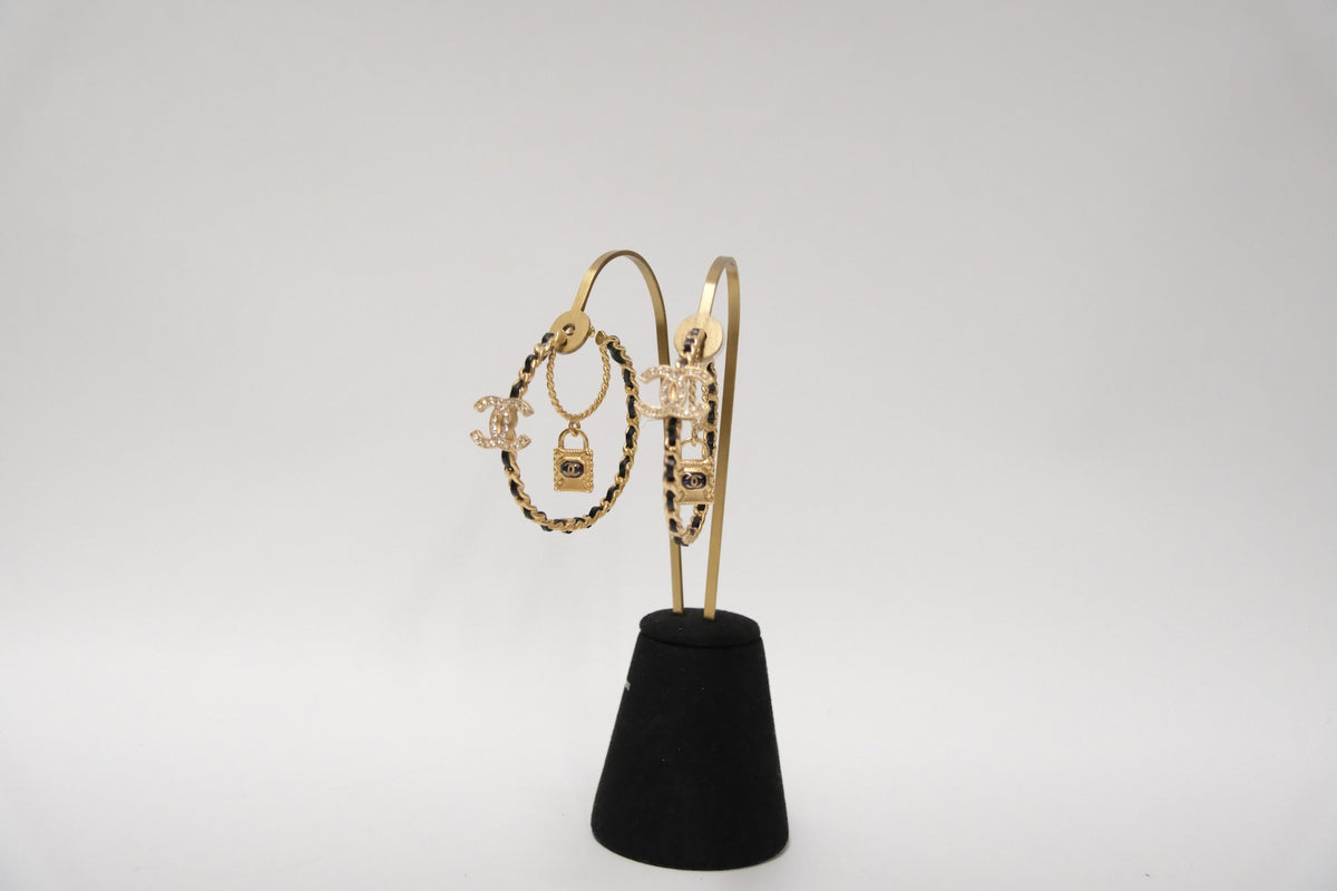CHANEL 20P HOOPS EARRING GOLD TONE