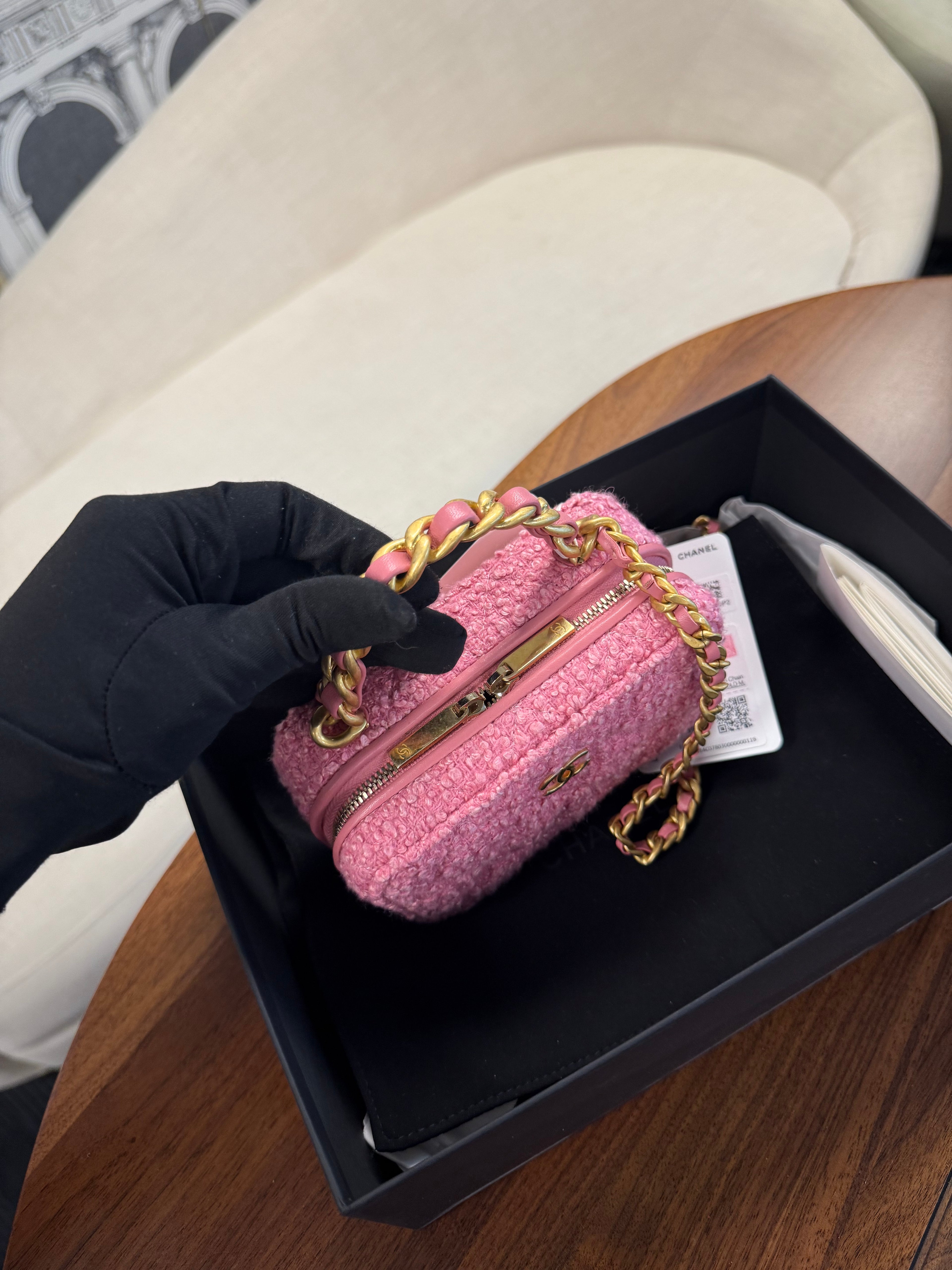 CHANEL TWEED QUILTED TOP HANDLE MINI VANITY CASE IN PINK
