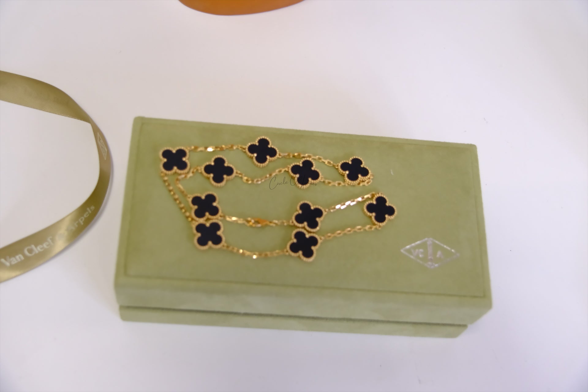 VAN CLEEF & ARPELS VINTAGE ALHAMBRA 10 MOTIF PENDANT ONYX YELLOW GOLD