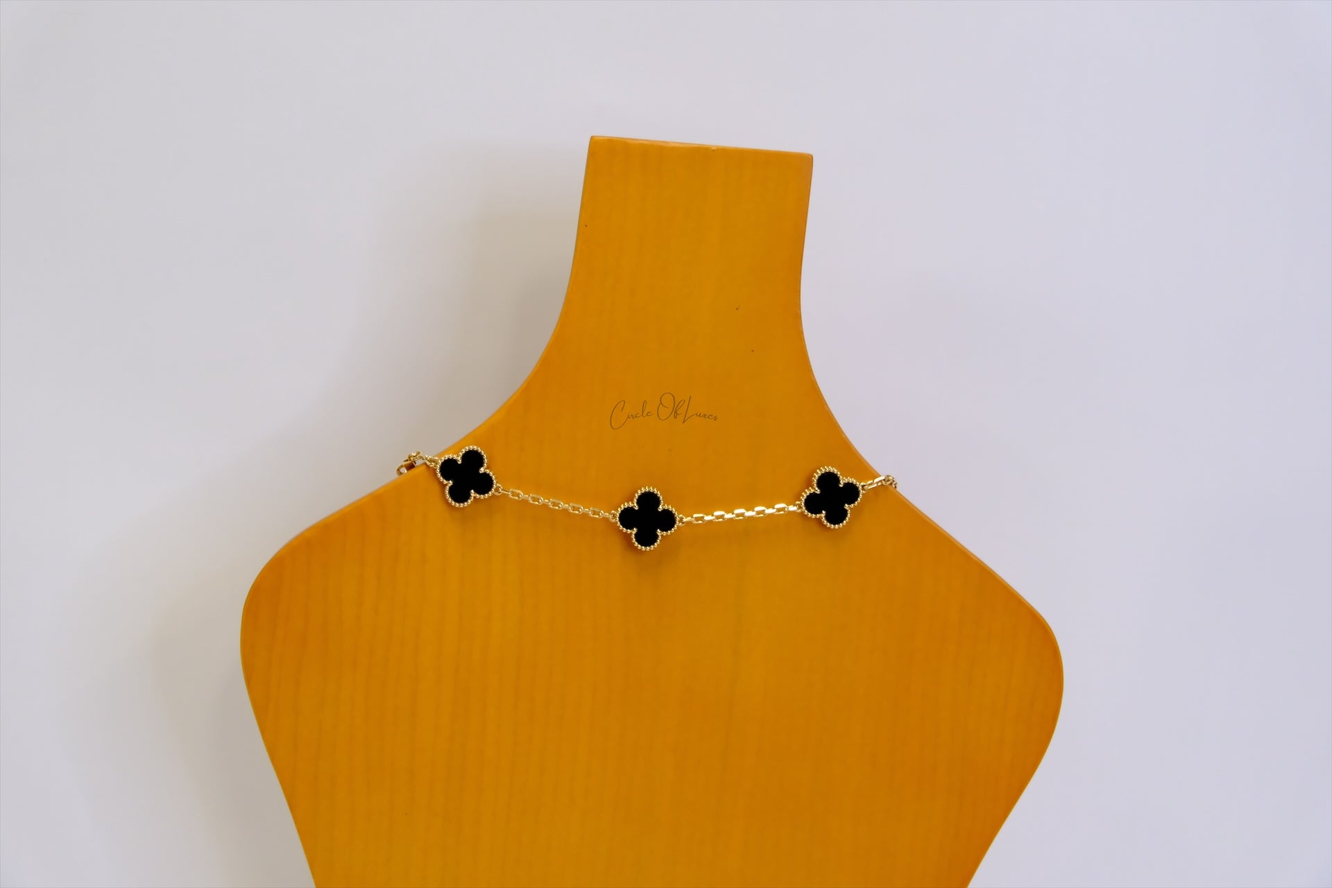 VAN CLEEF & ARPELS VINTAGE ALHAMBRA 10 MOTIF PENDANT ONYX YELLOW GOLD