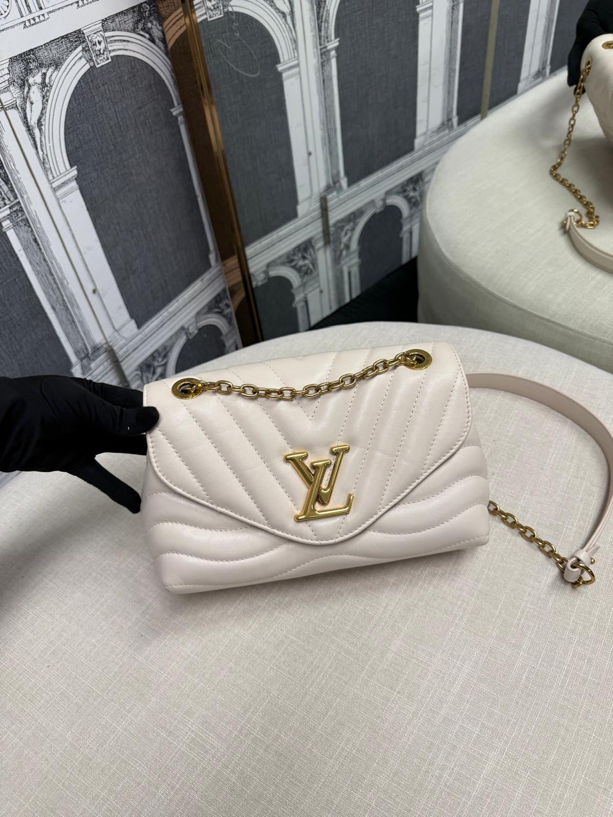 LOUIS VUITTON  NEW WAY MM IVORY CHAIN BAG
