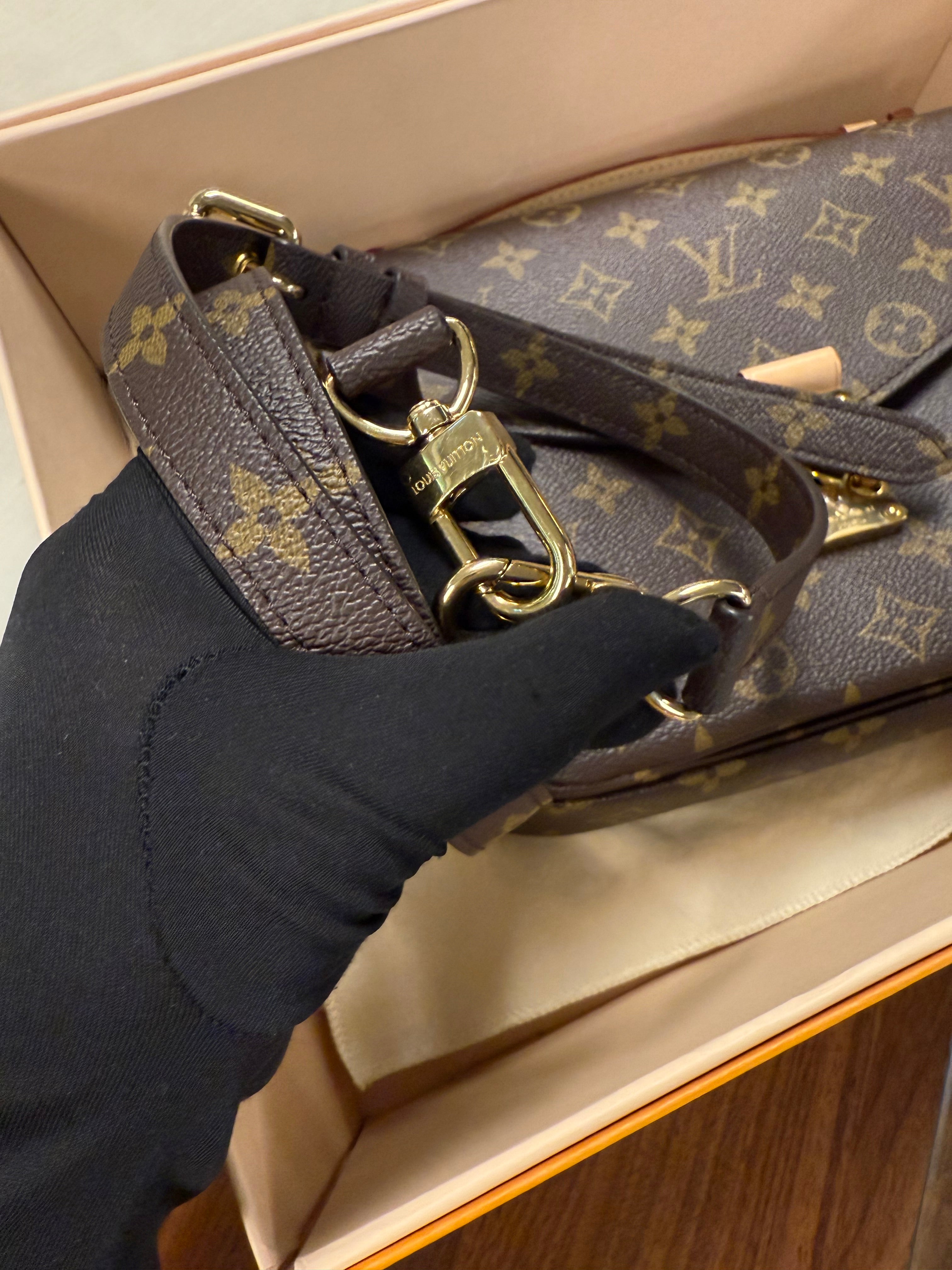 LOUIS VUITTON POCHETTE METIS MONOGRAM