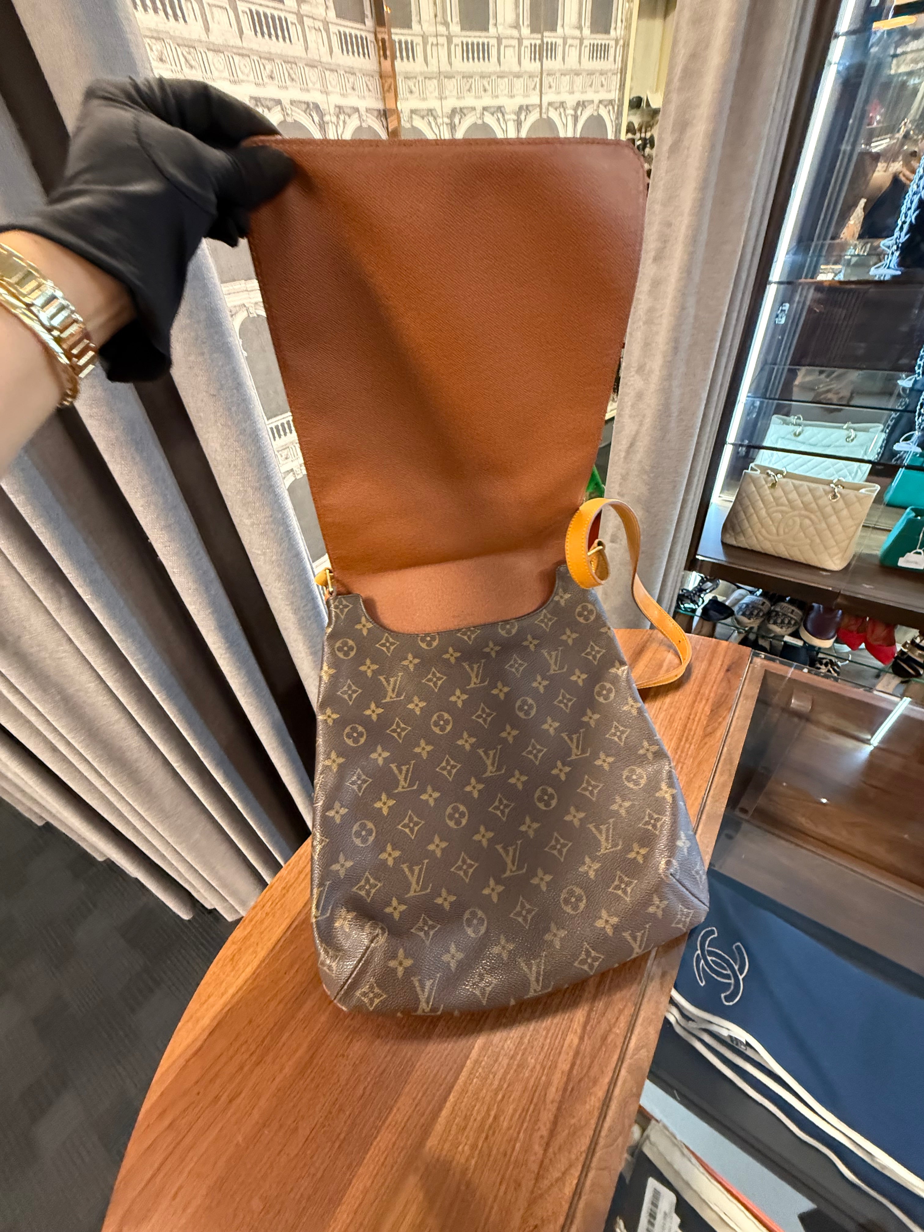 LOUIS VUITTON MUSETTE MESSENGER BAG