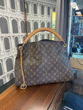 LOUIS VUITTON ARTSY MONOGRAM