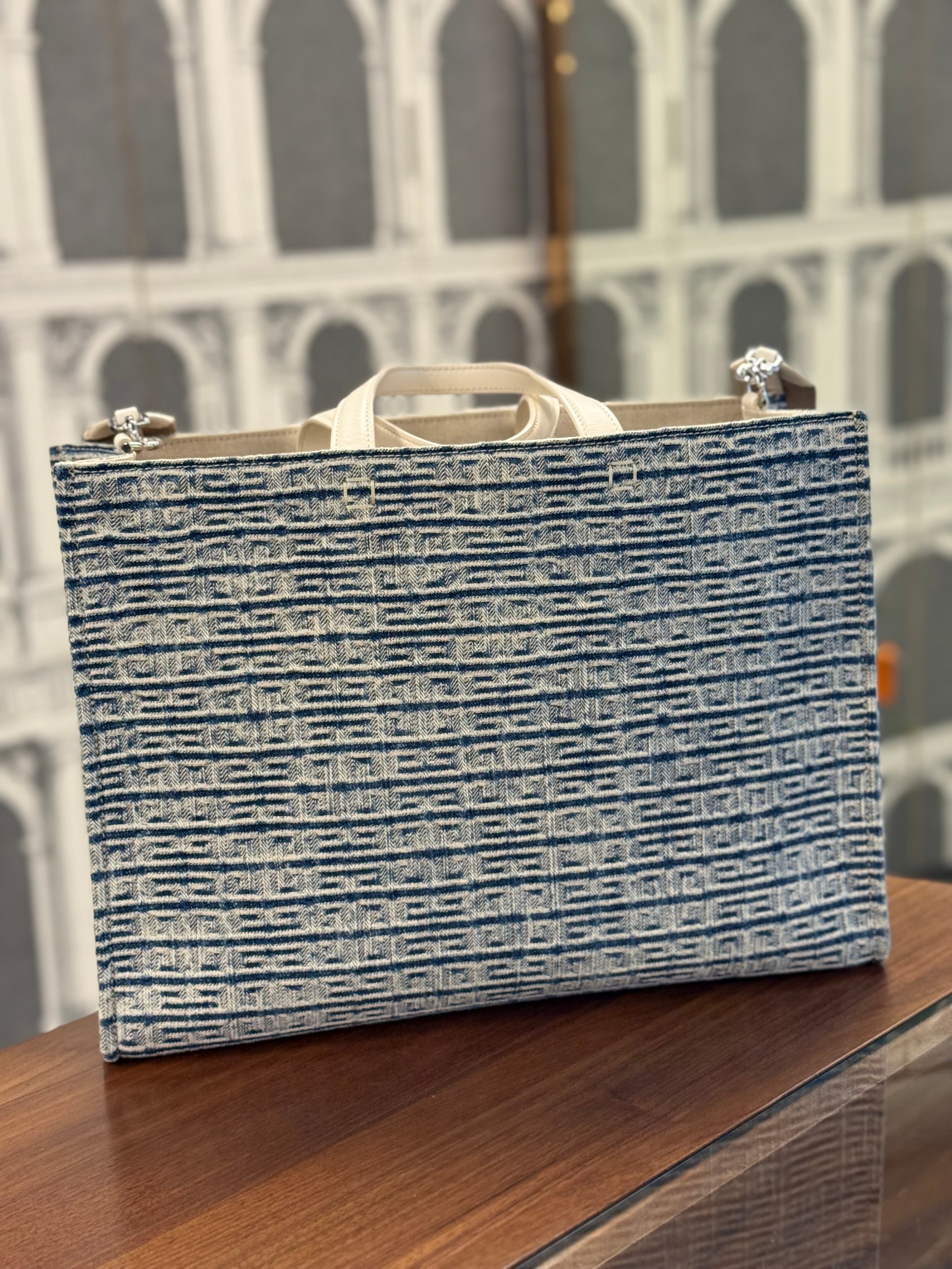 GIVENCHY TOTE MEDIUM CANVAS