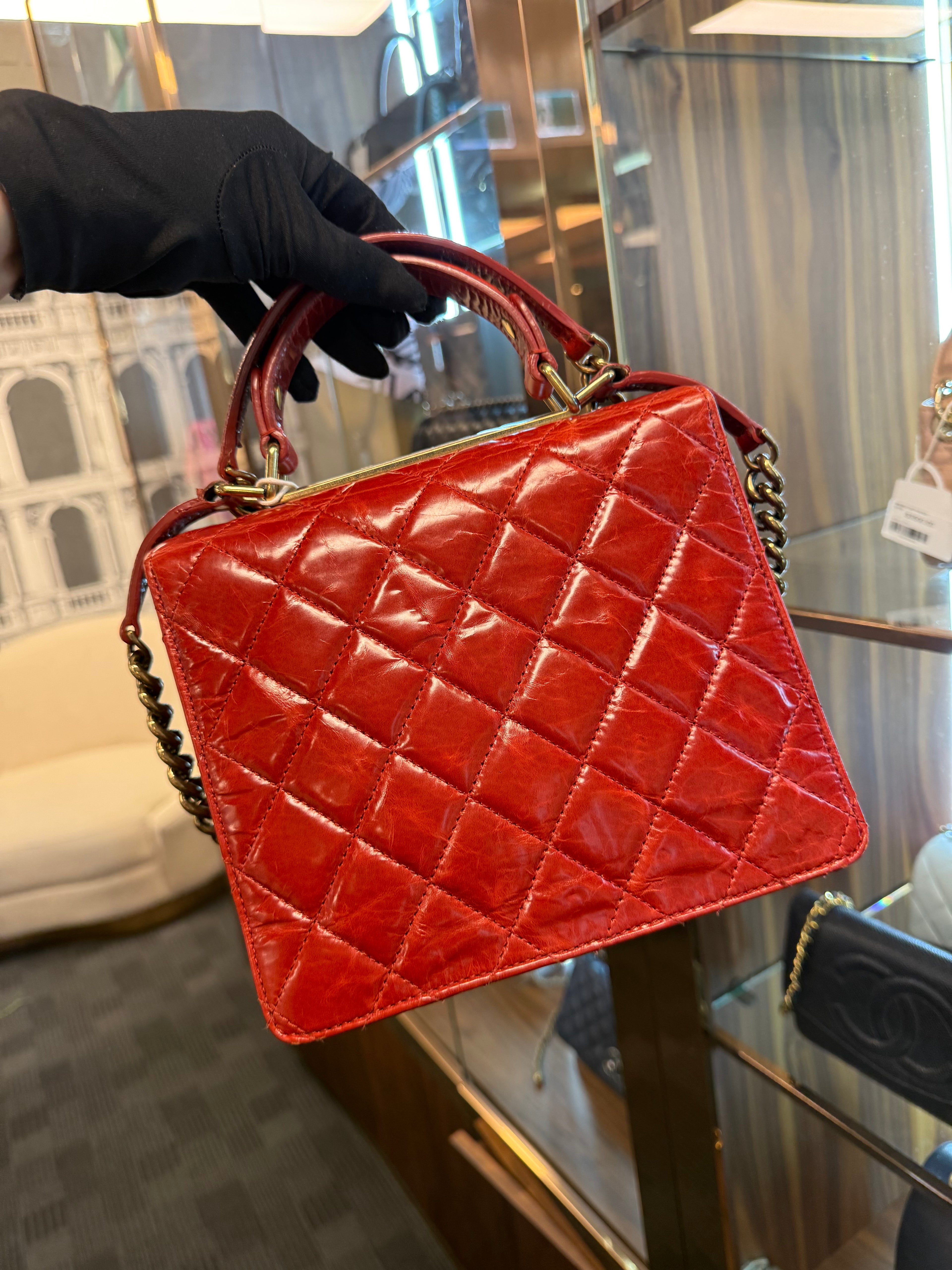 CHANEL RED CAFSKIN GHW
