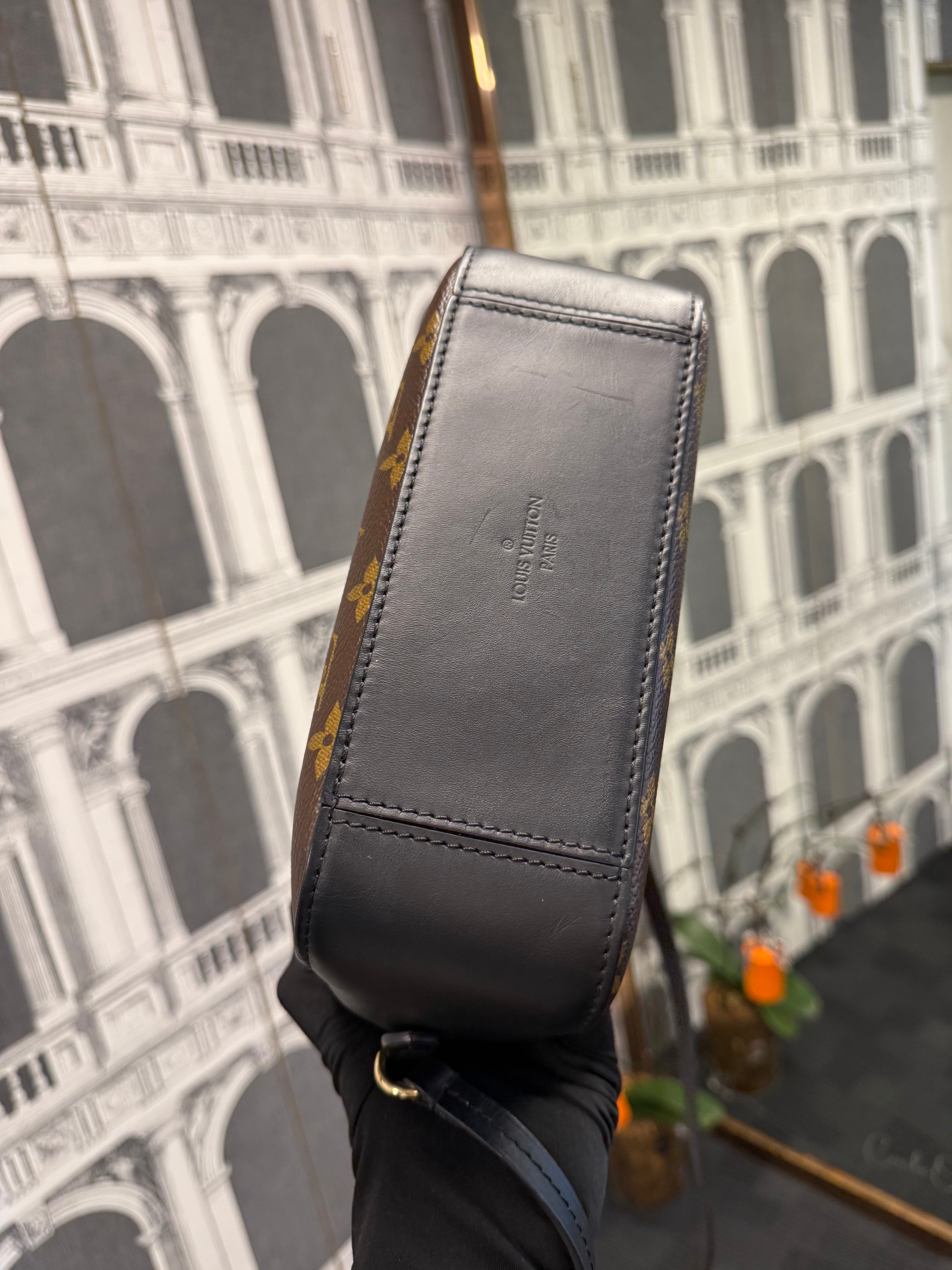 LOUIS VUITTON SAINTONGE MONOGRAM NOIR