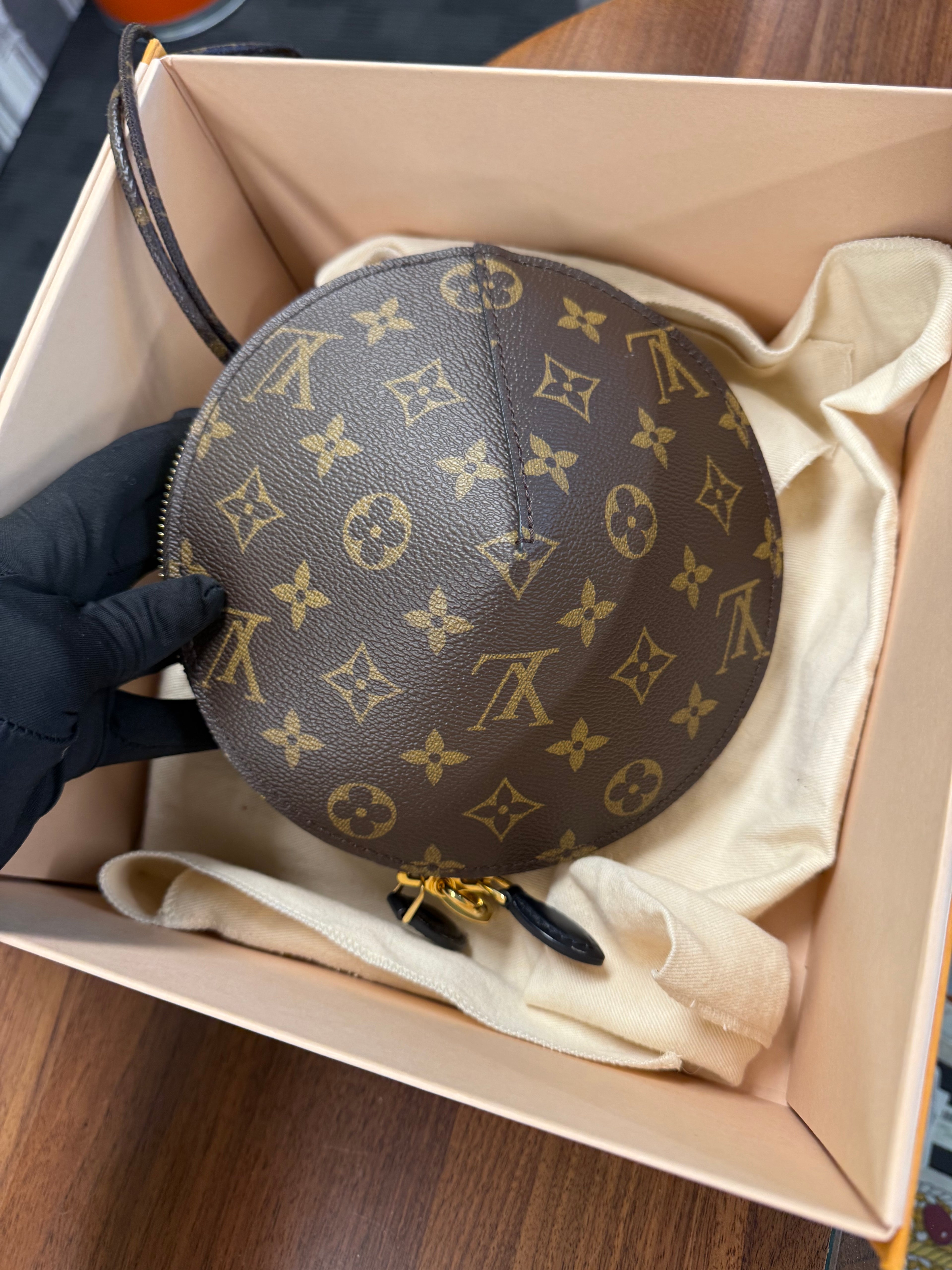 LOUIS VUITTON TOUPIE MONOGRAM CLUTCH BAG