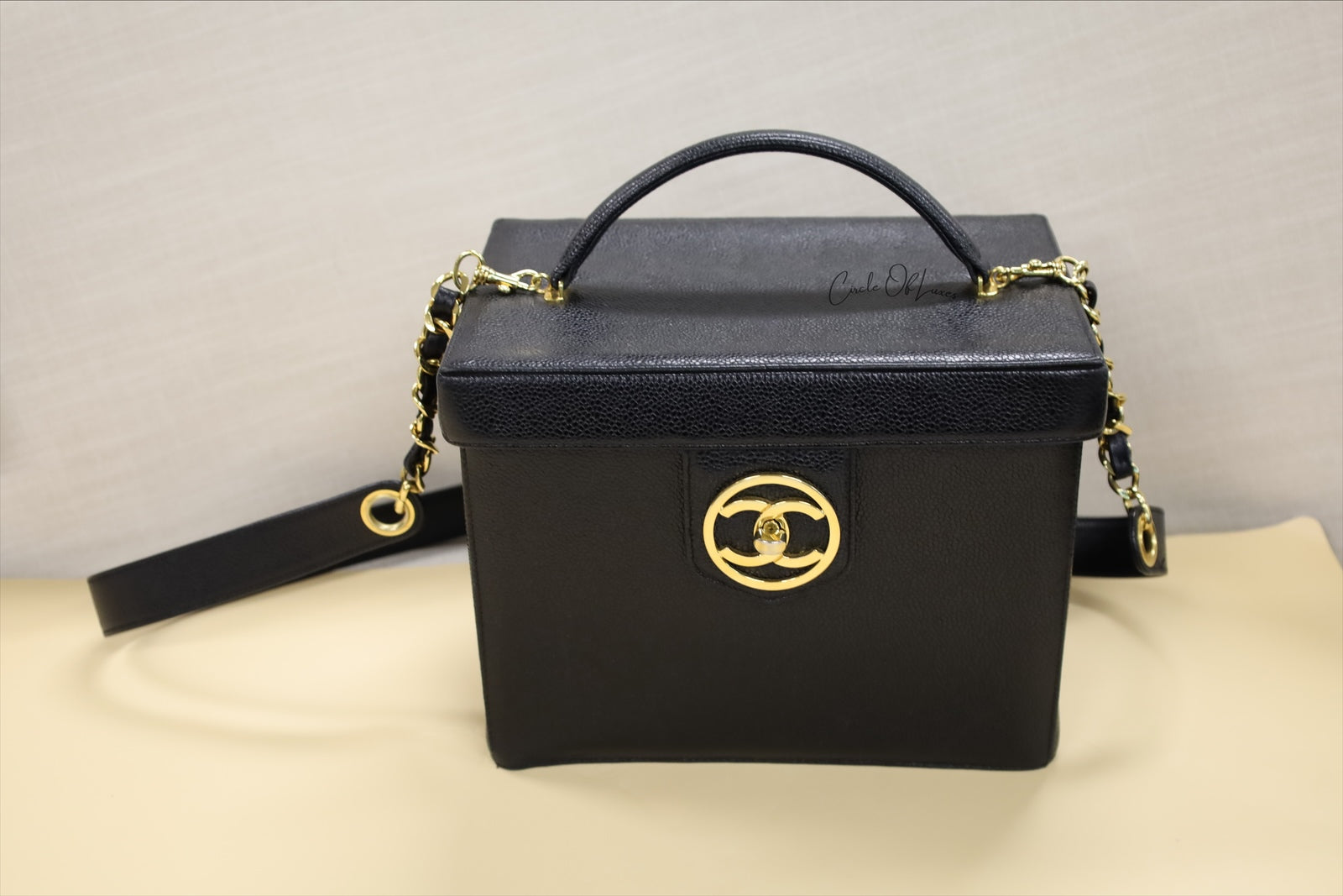 CHANEL BLACK VANITY WITH CHAIN VINTAGE CAVIAR GOLD HW