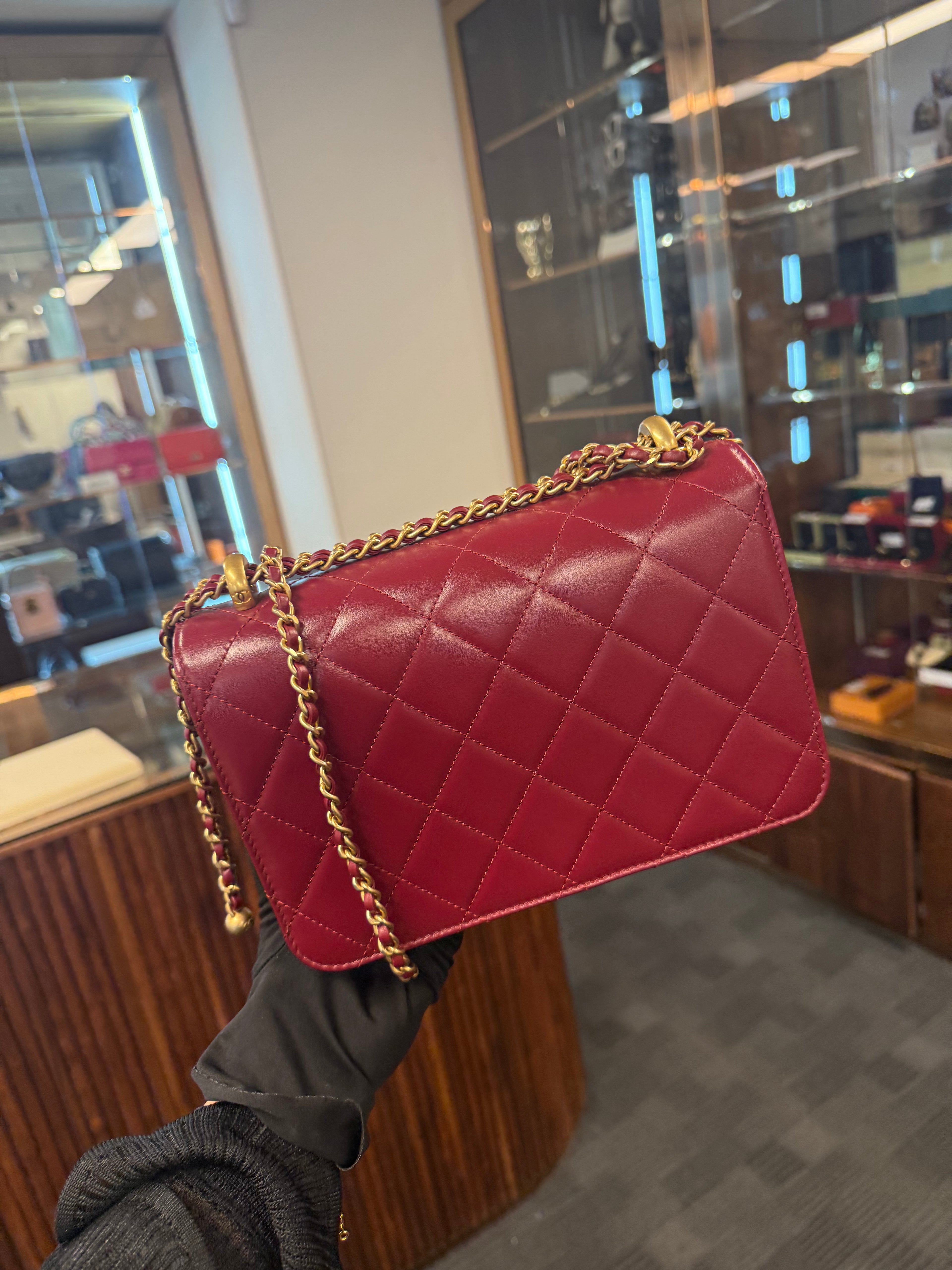 CHANEL 21A MEDIUM GOLD CRUSH FLAP BAG CALFSKIN BURGUNDY GHW 134887426