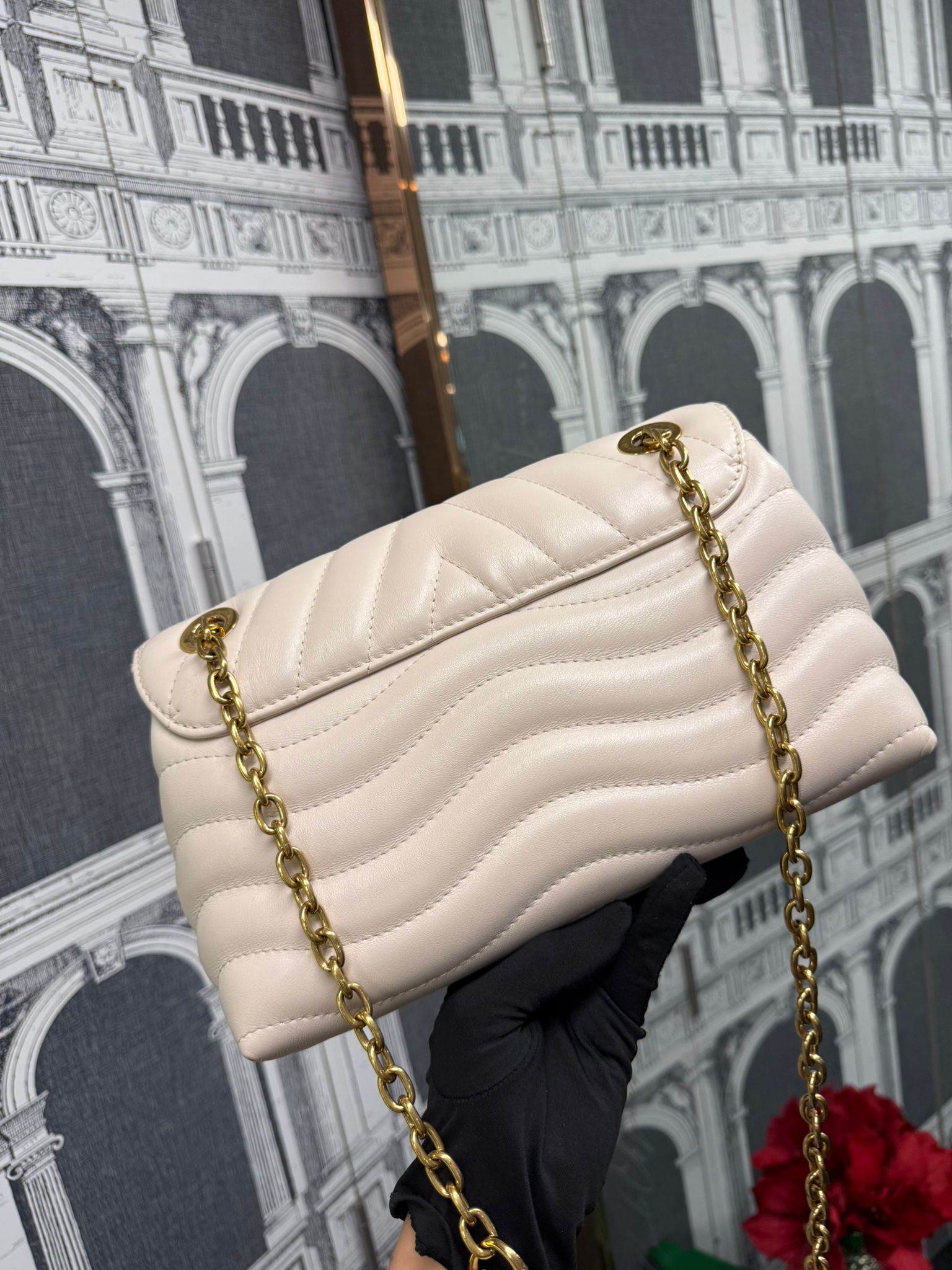 LOUIS VUITTON  NEW WAY MM IVORY CHAIN BAG