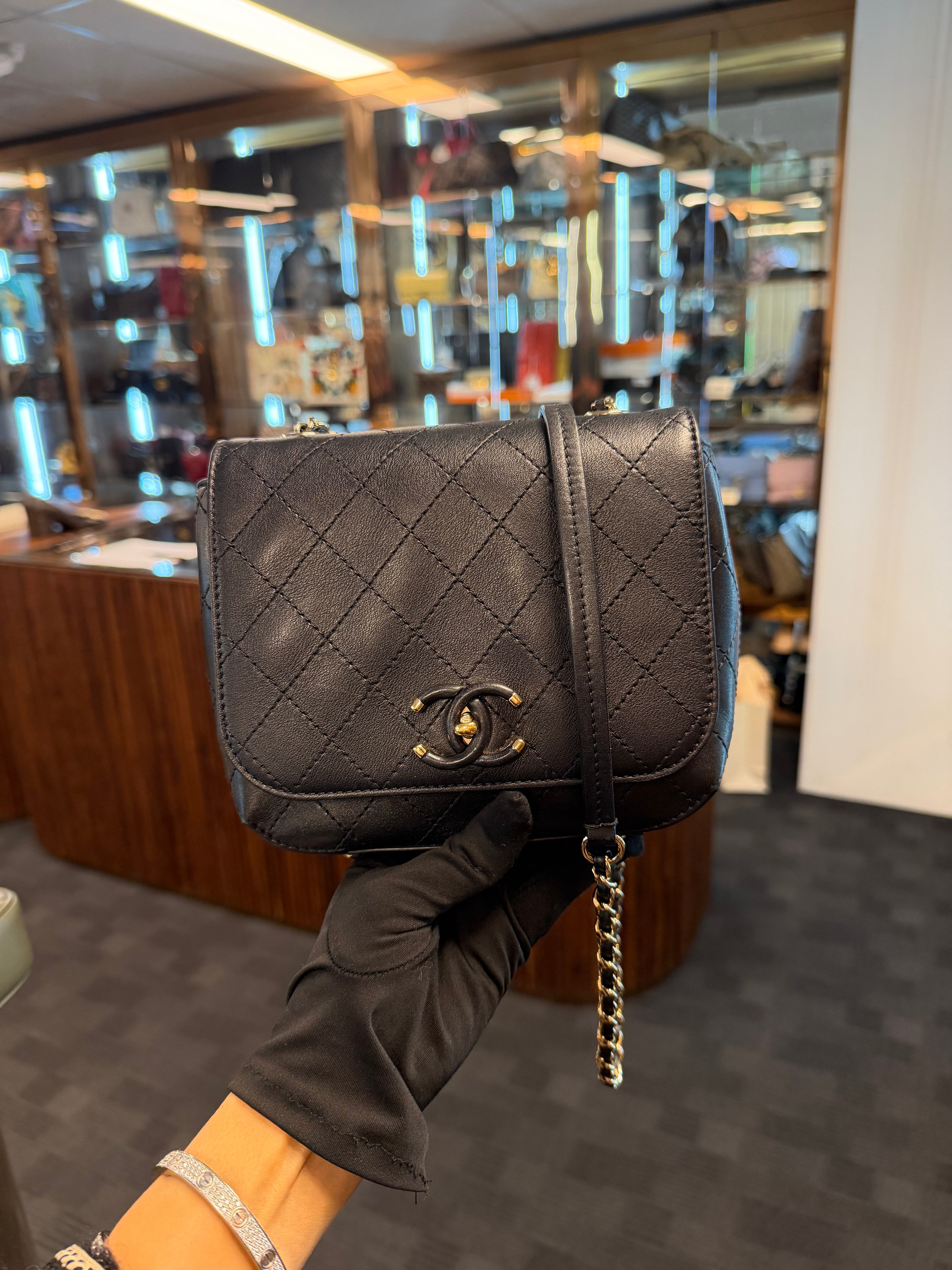 COVERED MATELASSE SMALL FLAP CLOSURE CHAIN CALFSKIN