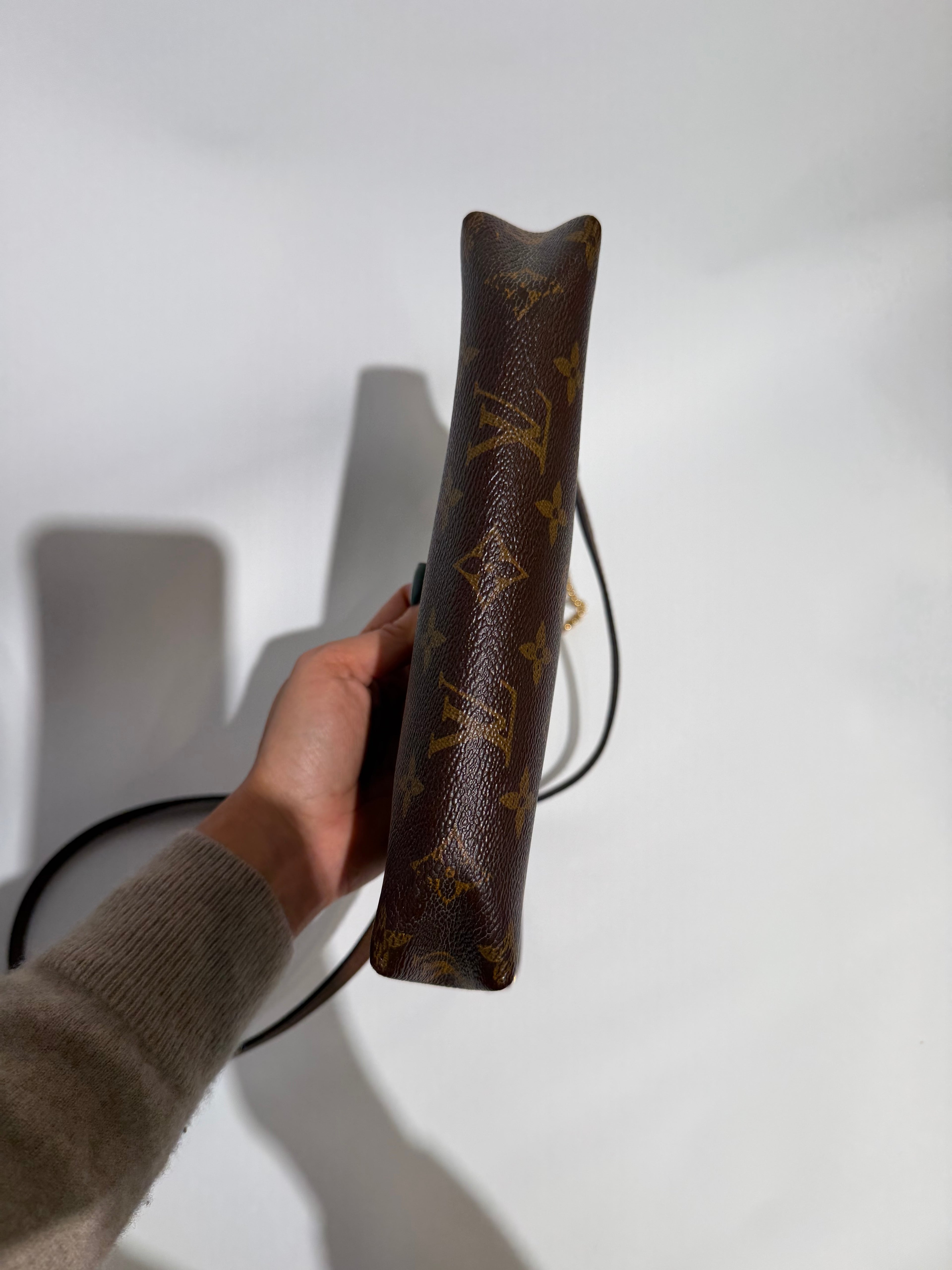 LOUIS VUITTON PALLAS MONOGRAM /NOIR CLUTCH  2